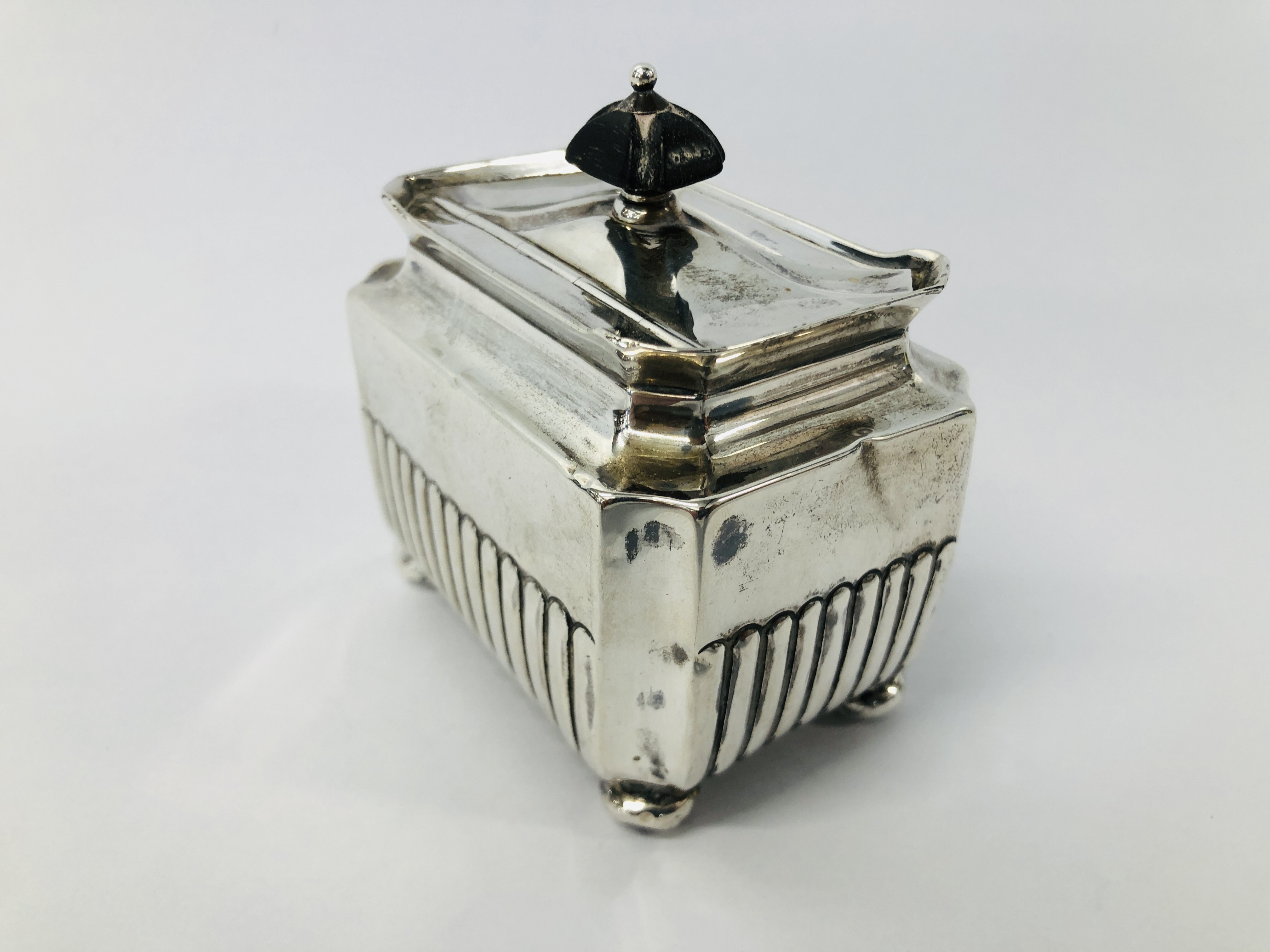 ANTIQUE SILVER CADDY OF RECTANGLE FORM HAVING REEDED DETAIL W 8CM, D 5.5CM, H 6. - Image 10 of 15