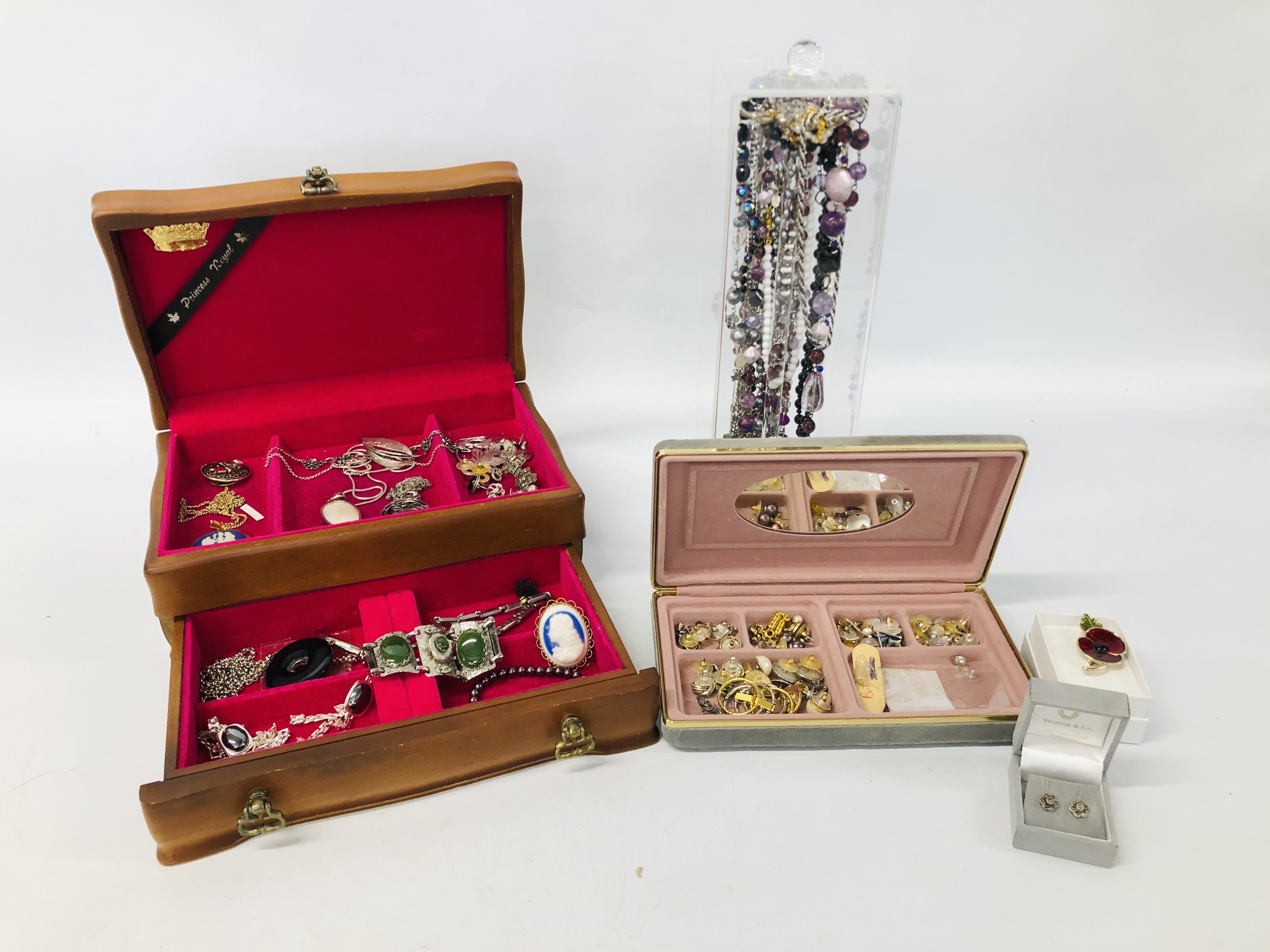 JEWELLERY BOX AND CONTENTS TO INCLUDE DESIGNER SILVER NECKLACES,