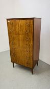 A MID CENTURY SEVEN DRAWER CHEST BEARING LABEL "COLBYS EXCHANGE STREET NORWICH" W 60CM, D 47CM,