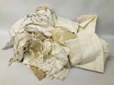 BOX OF ASSORTED VINTAGE LINEN AND LACE.