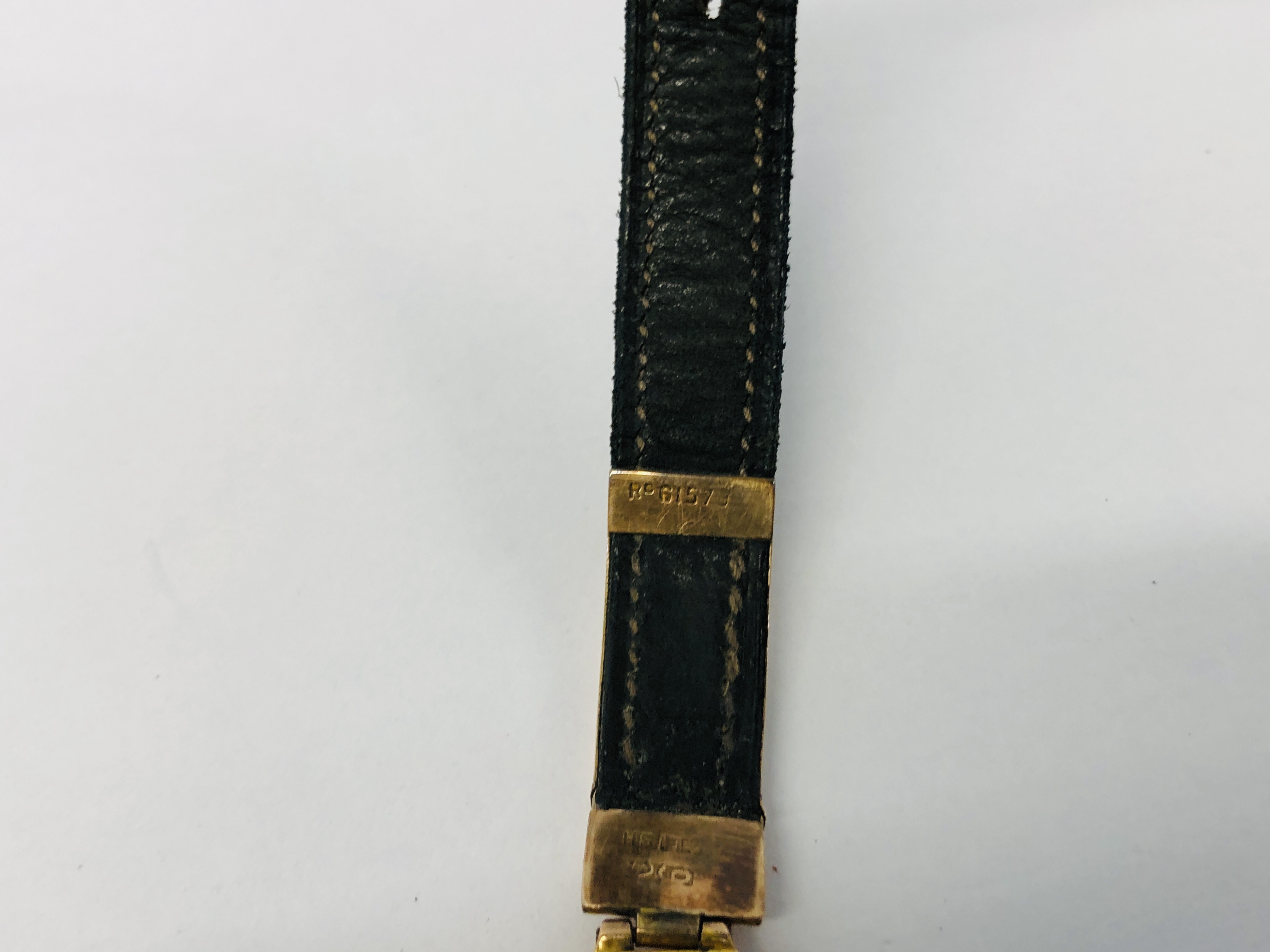 A VINTAGE 9CT GOLD CASED LADIES WRIST WATCH WITH SWISS MANUAL MOVEMENT ON LEATHER STRAP. - Image 8 of 11