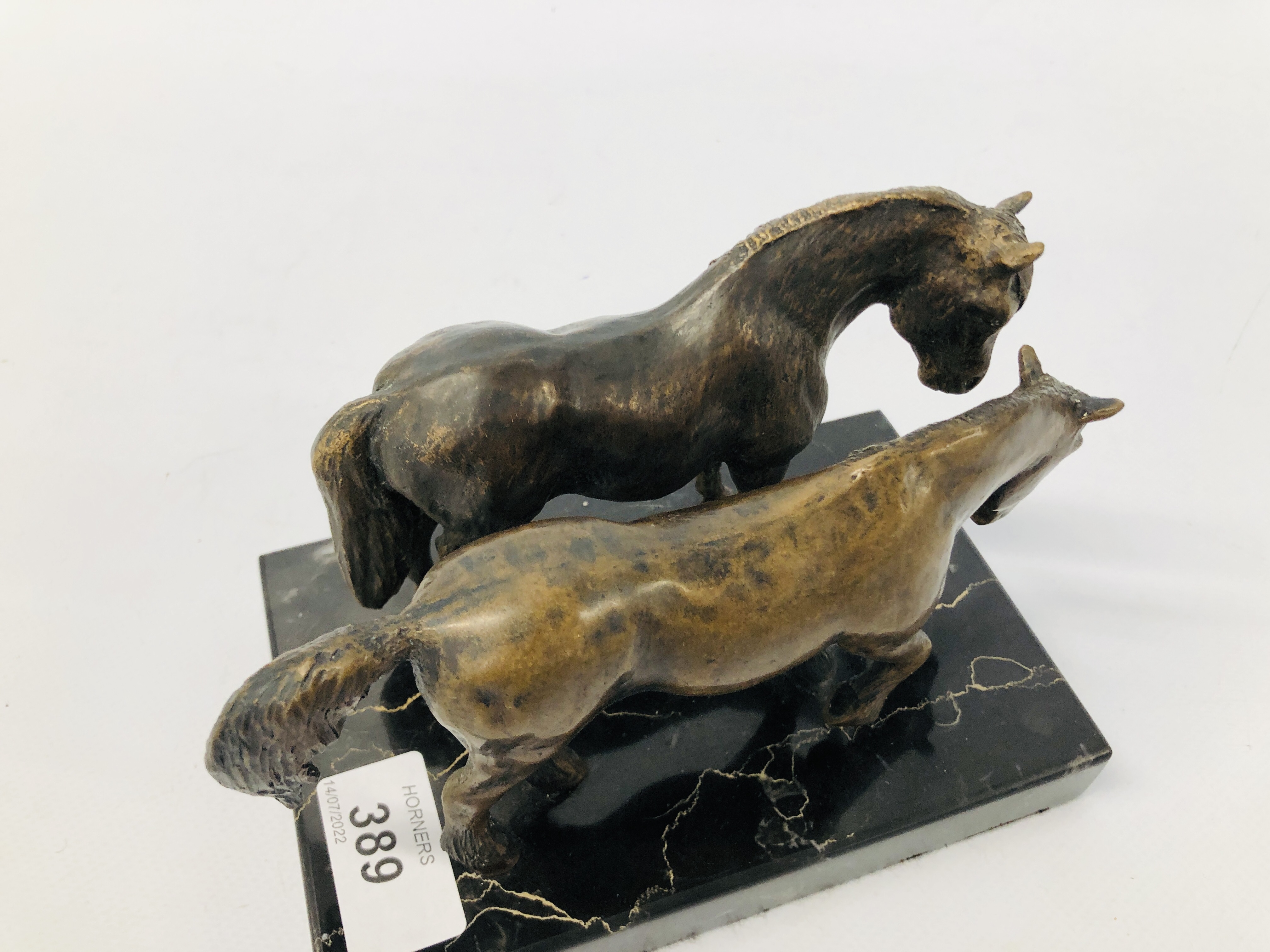 BRONZE STUDY OF TWO HORSES ON A MARBLE BASE (UNSIGNED). - Image 4 of 4