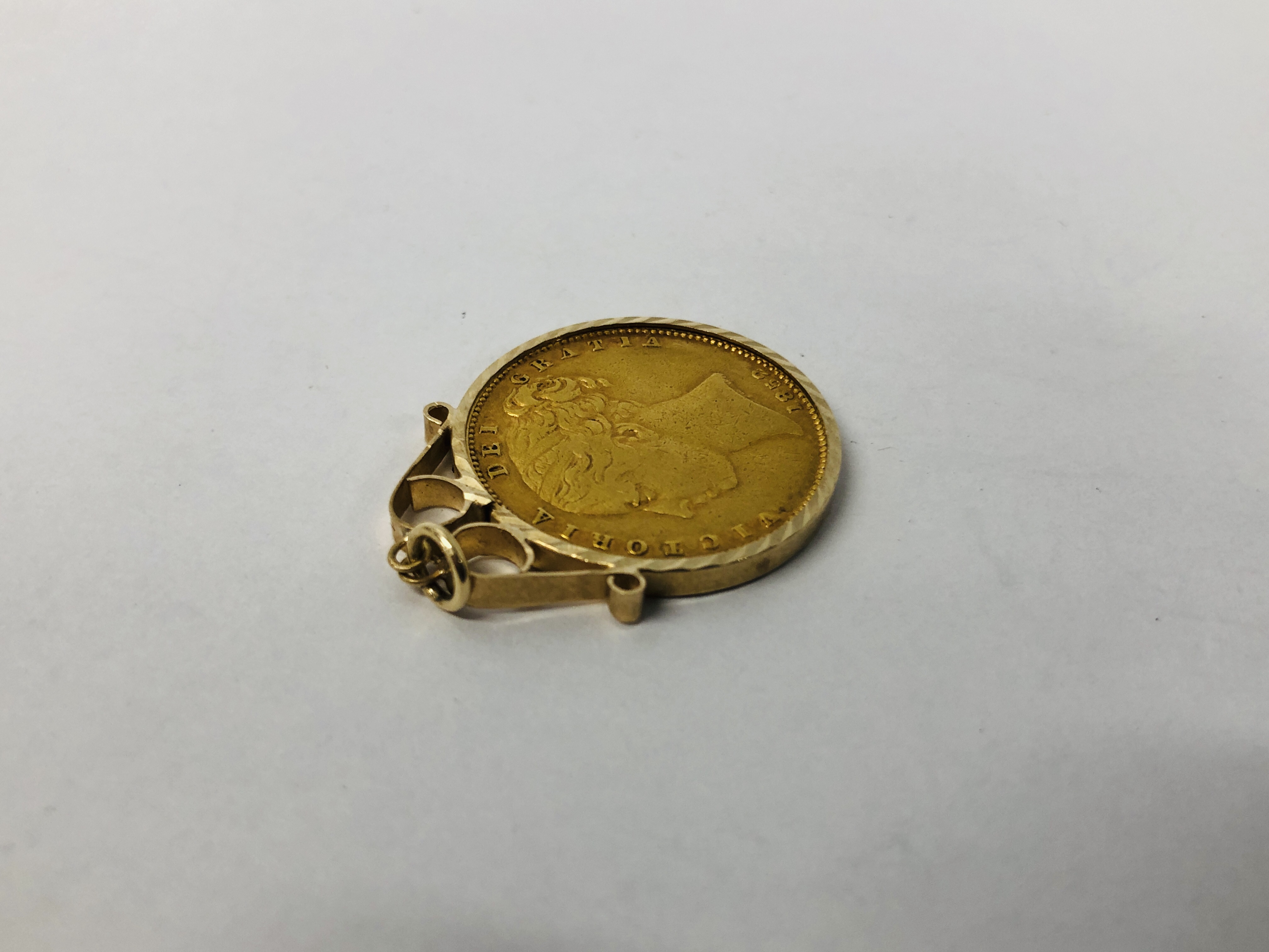 1852 GOLD SOVEREIGN - VICTORIA YOUNG HEAD SHIELD BACK LONDON IN 9CT GOLD PENDANT MOUNT. - Image 4 of 7