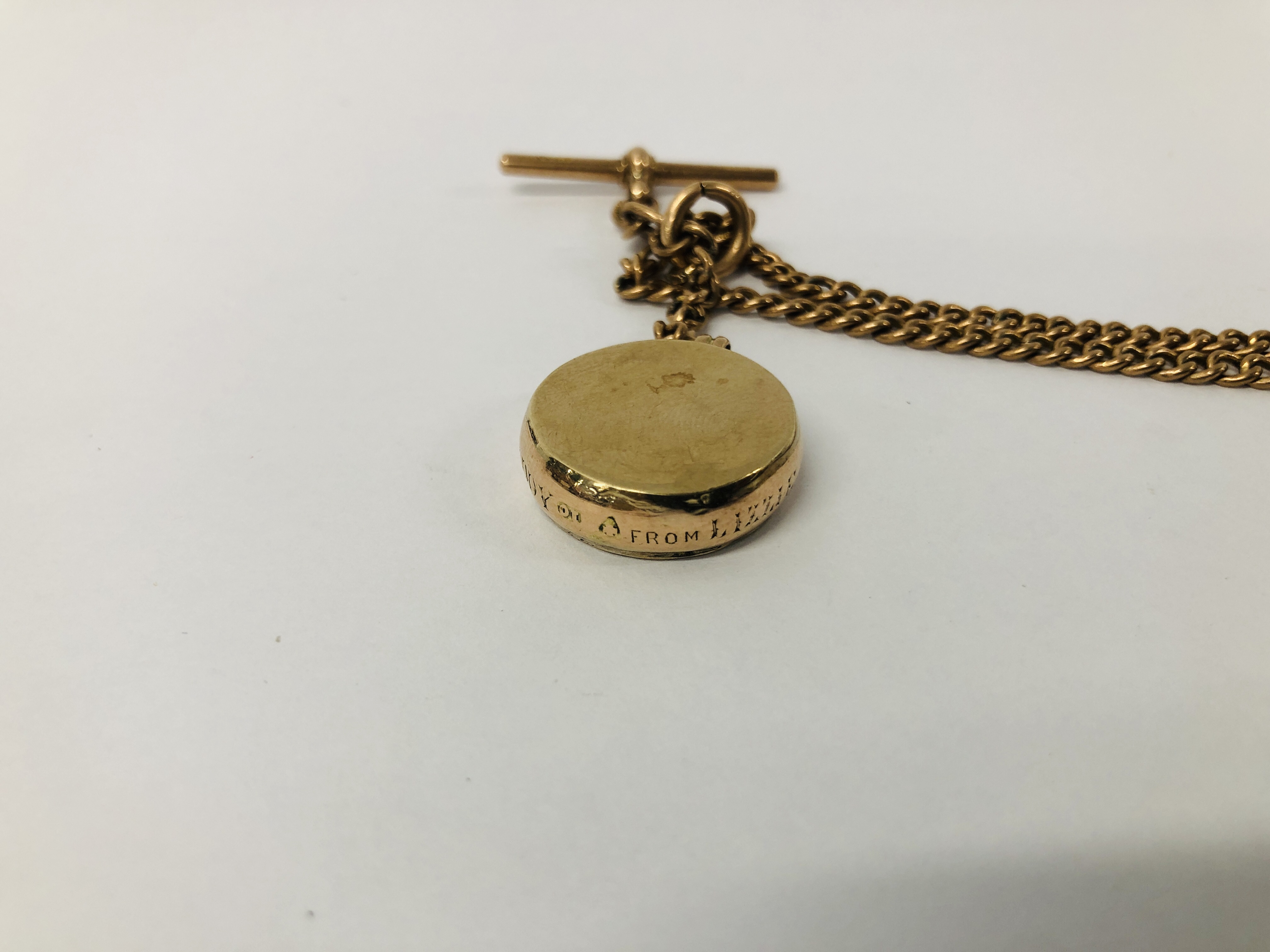 18CT GOLD CASED POCKET WATCH ON 9CT GOLD WATCH CHAIN PLUS VINTAGE YELLOW METAL FOB MARKED 10. - Image 6 of 17