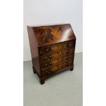 A QUALITY REPRODUCTION MAHOGANY FINISH FOUR DRAWER BUREAU WITH WELL FITTED INTERIOR W 75CM, D 42CM,