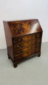 A QUALITY REPRODUCTION MAHOGANY FINISH FOUR DRAWER BUREAU WITH WELL FITTED INTERIOR W 75CM, D 42CM,