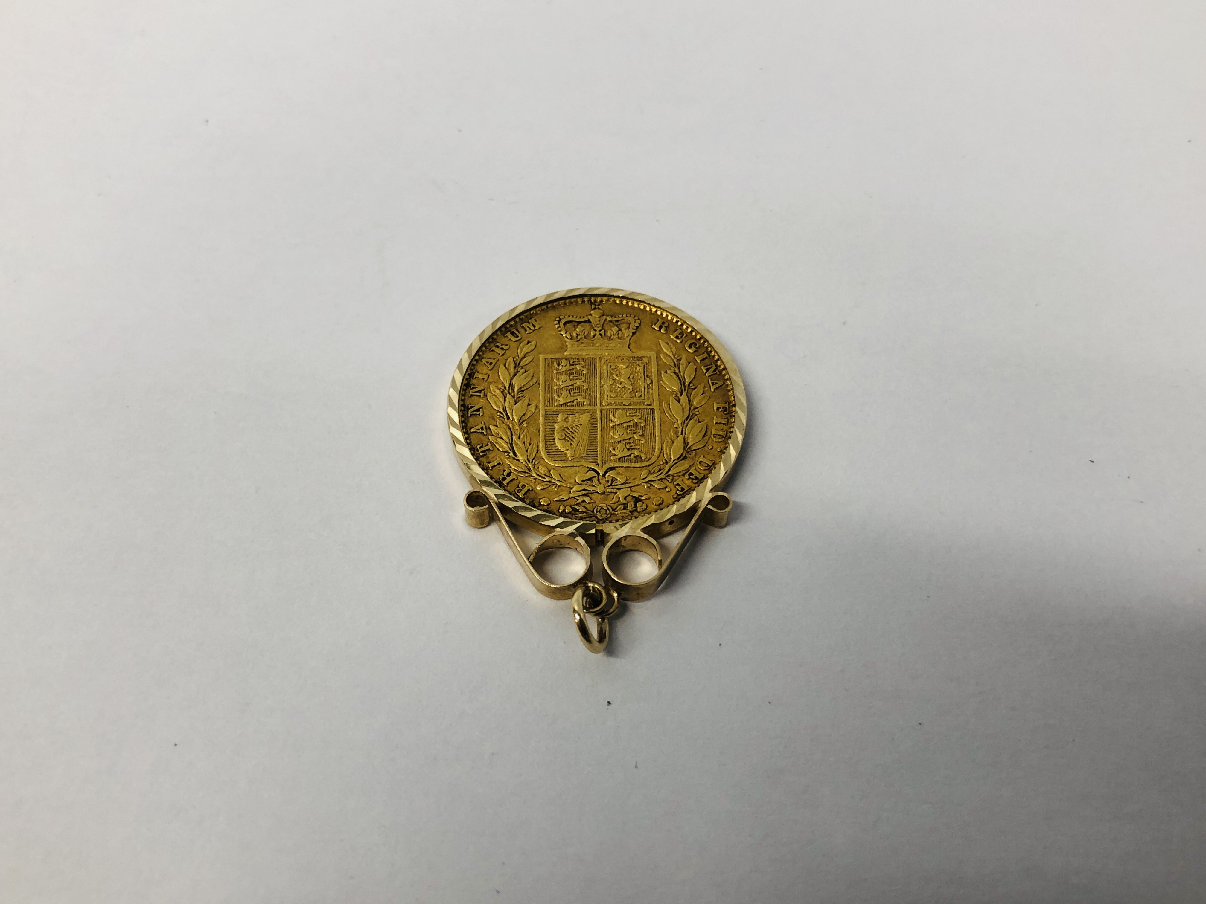 1852 GOLD SOVEREIGN - VICTORIA YOUNG HEAD SHIELD BACK LONDON IN 9CT GOLD PENDANT MOUNT. - Image 5 of 7