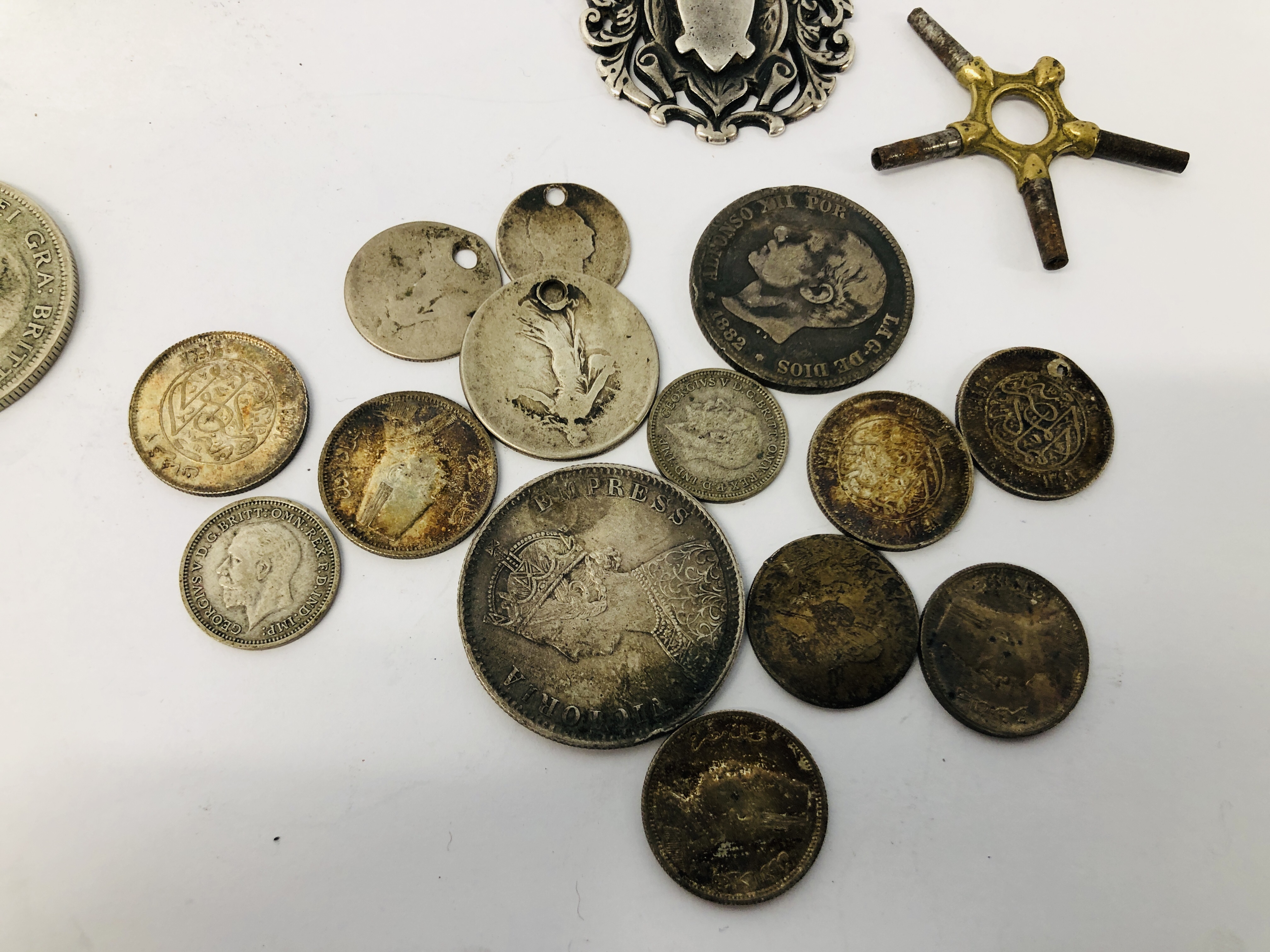 COLLECTION OF VINTAGE SILVER TO INCLUDE COINAGE, WATCH CHAIN, - Image 11 of 16