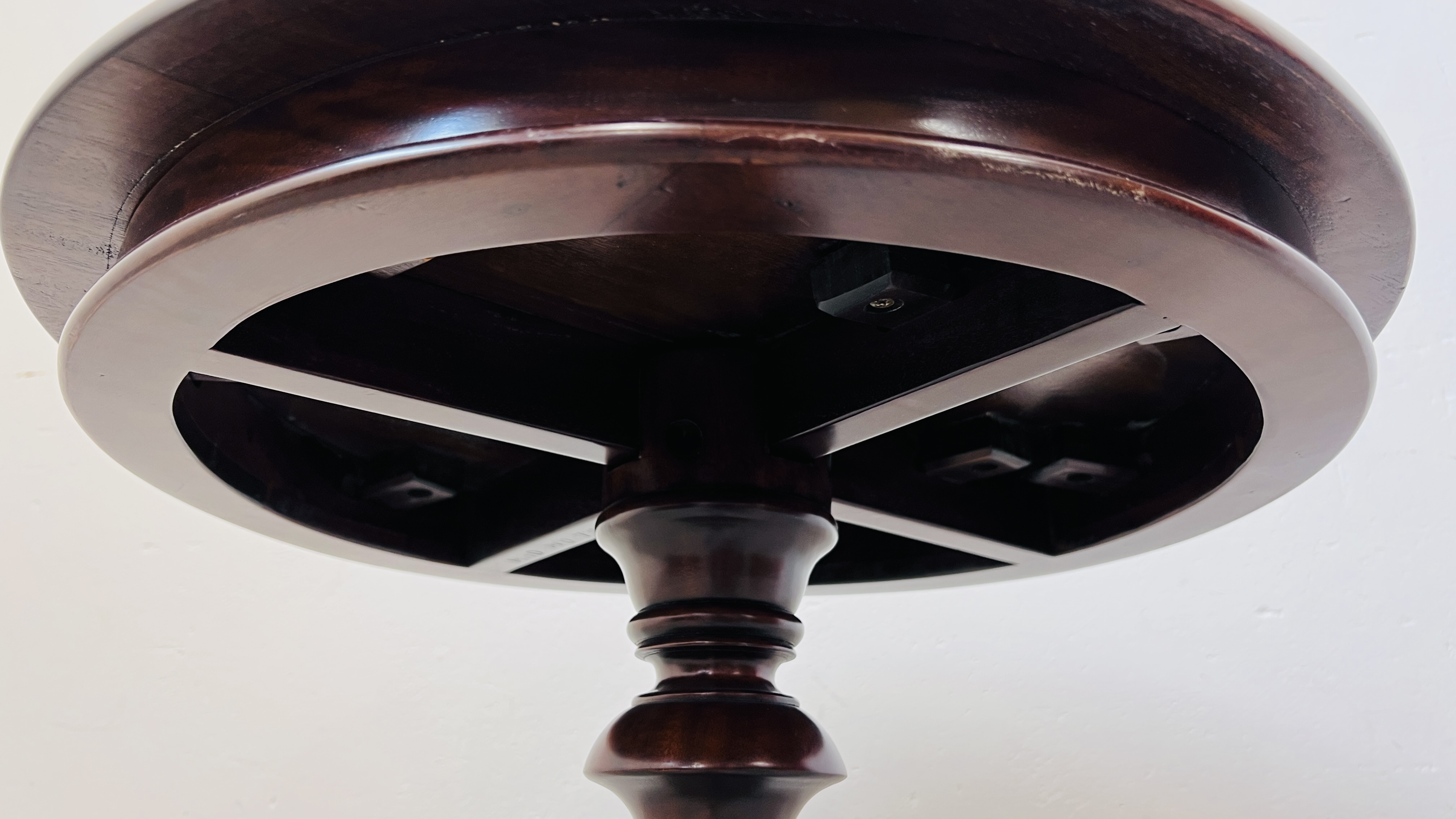 REPRODUCTION MAHOGANY PEDESTAL OCCASIONAL TABLE, WITH CIRCULAR TOP DIAMETER 51CM, HEIGHT 64CM. - Image 7 of 7