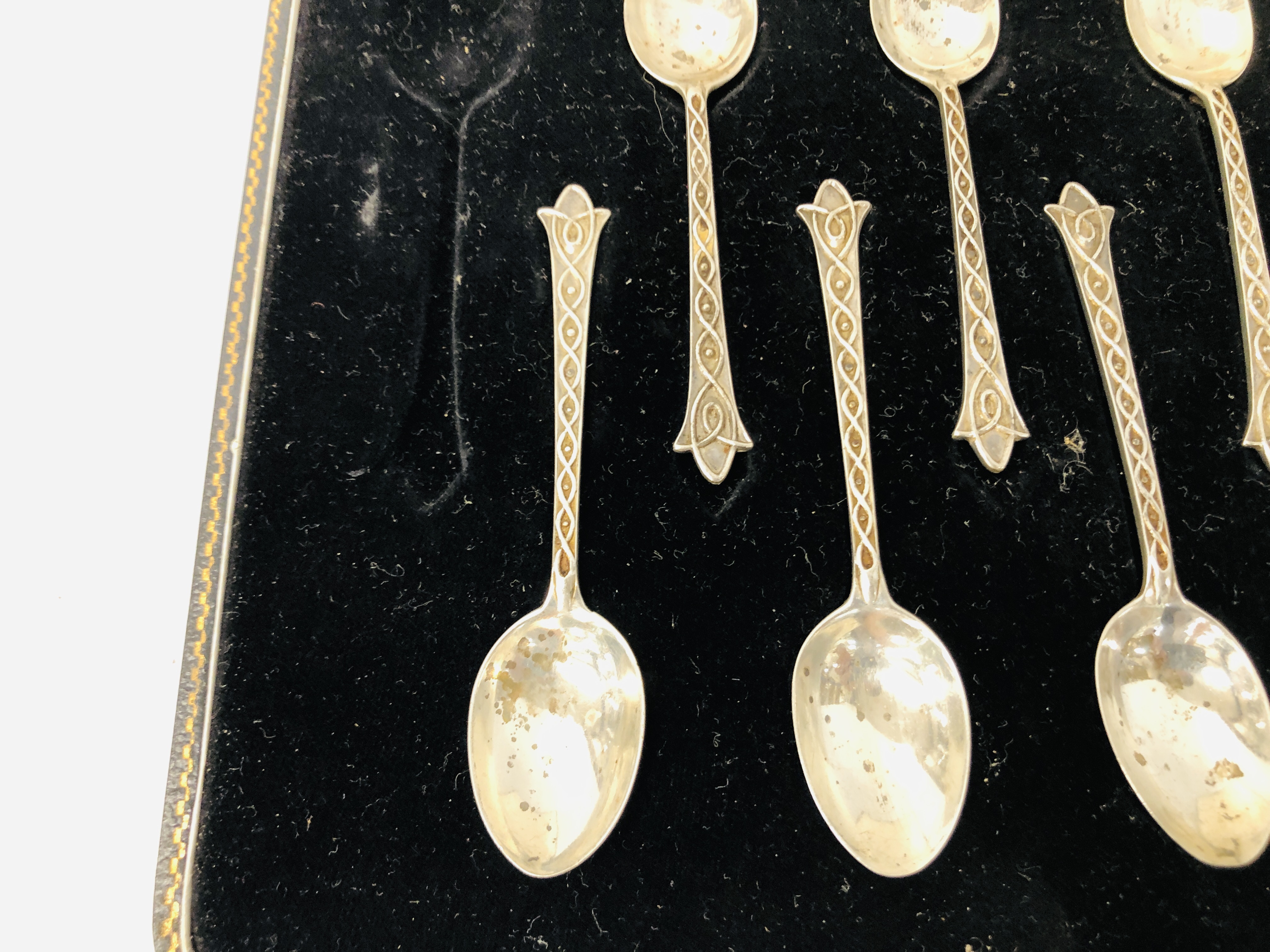 A CASE CONTAINING ELEVEN SILVER TEASPOONS STAMPED C.E. - Image 3 of 5