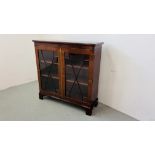 A GOOD QUALITY REPRODUCTION MAHOGANY FINISH TWO DOOR BOOKCASE WITH ADJUSTABLE SHELVES W 111CM,