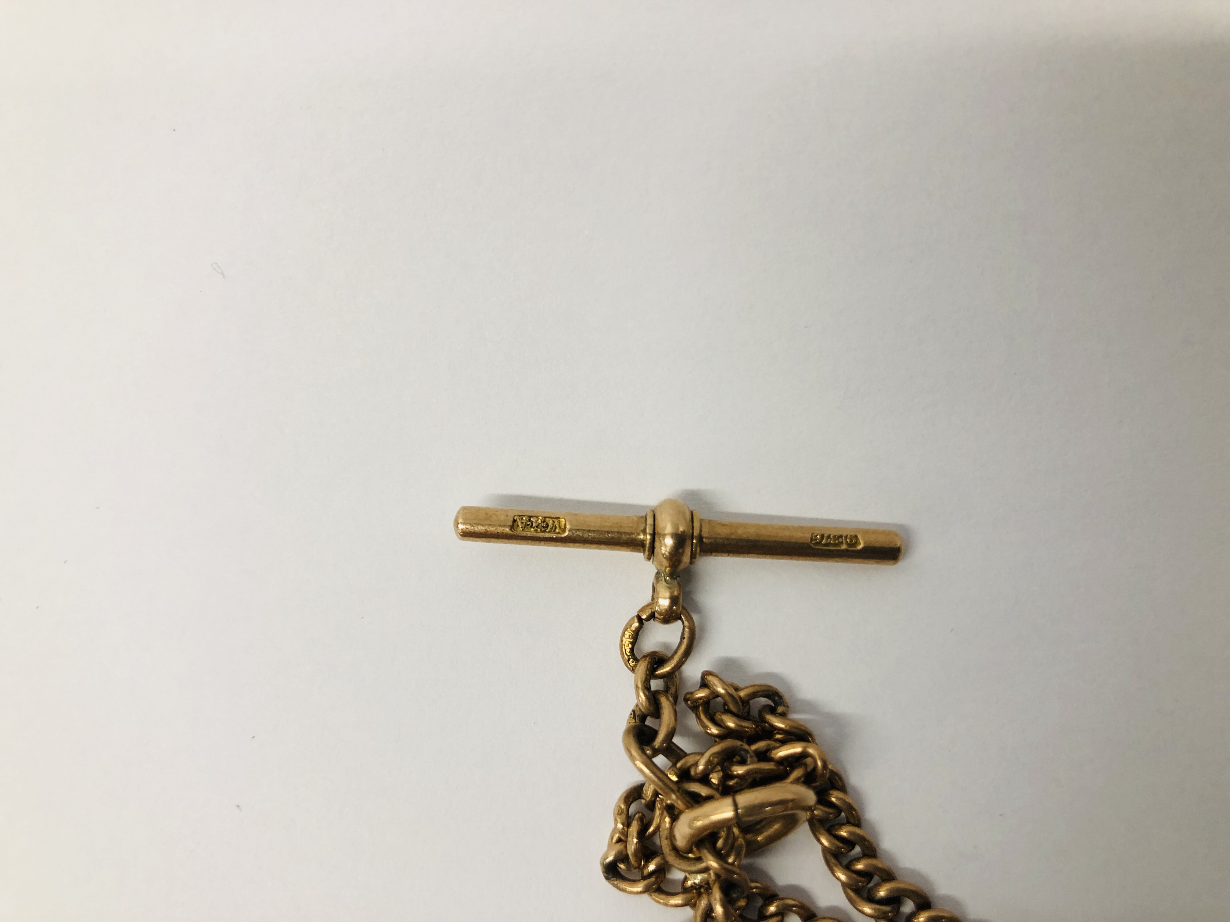18CT GOLD CASED POCKET WATCH ON 9CT GOLD WATCH CHAIN PLUS VINTAGE YELLOW METAL FOB MARKED 10. - Image 8 of 17