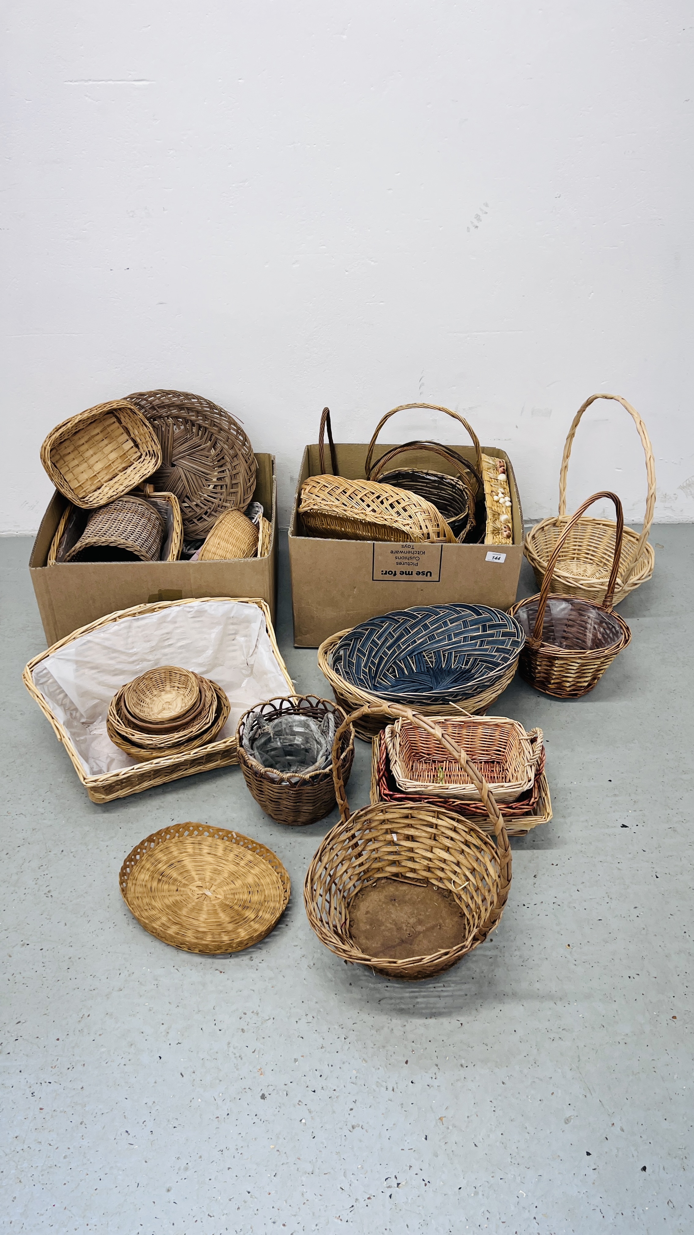 A COLLECTION OF ASSORTED BASKET WARE.