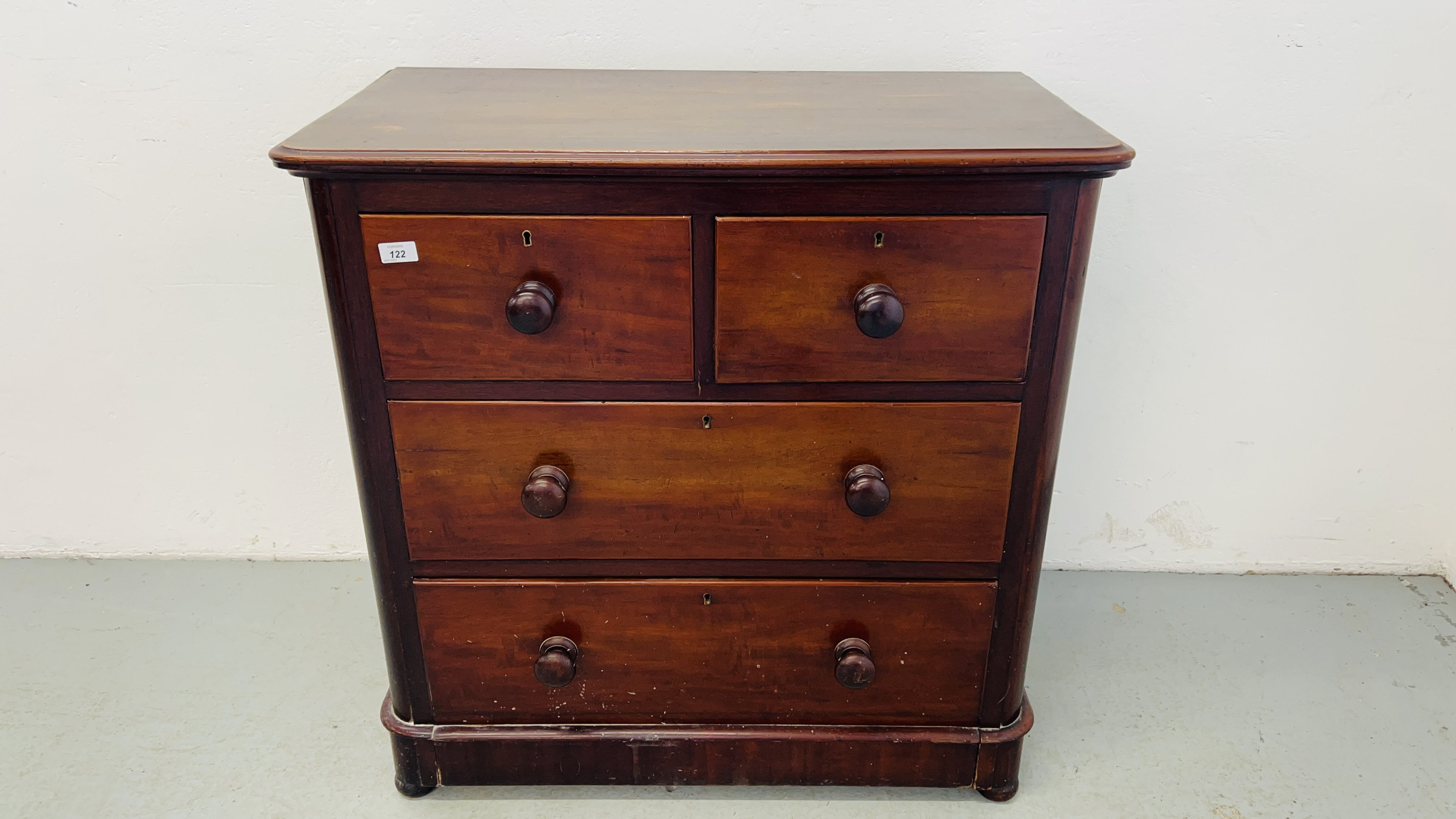 A SMALL VICTORIAN MAHOGANY TWO OVER TWO CHEST OF DRAWERS WITH TURNED WOODEN KNOBS W 89CM, D 49CM,