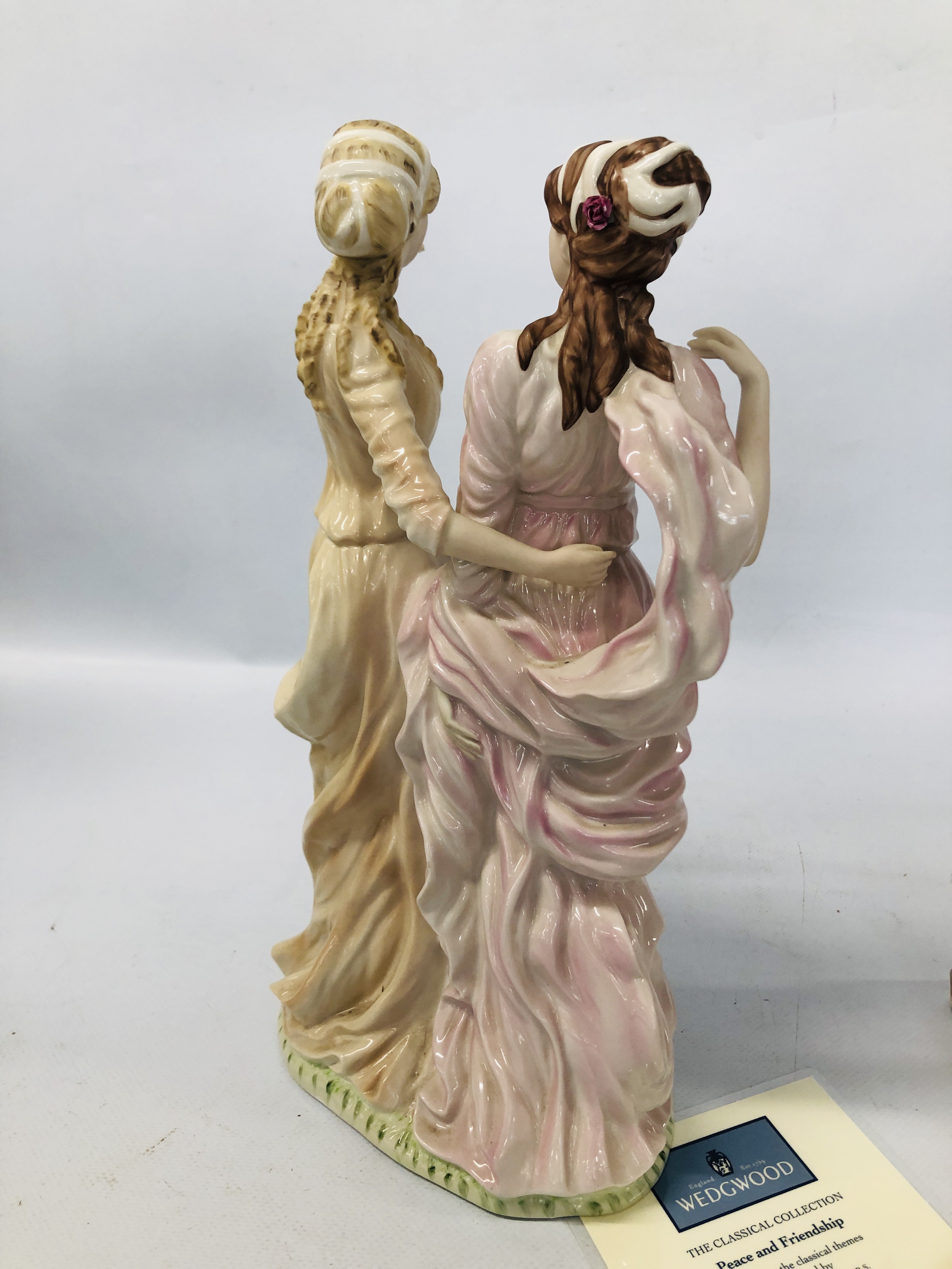 TWO CLASSICAL WEDGWOOD FIGURES TO INCLUDE THE CLASSICAL COLLECTION PEACE AND FRIENDSHIP 339/3000 + - Image 5 of 9