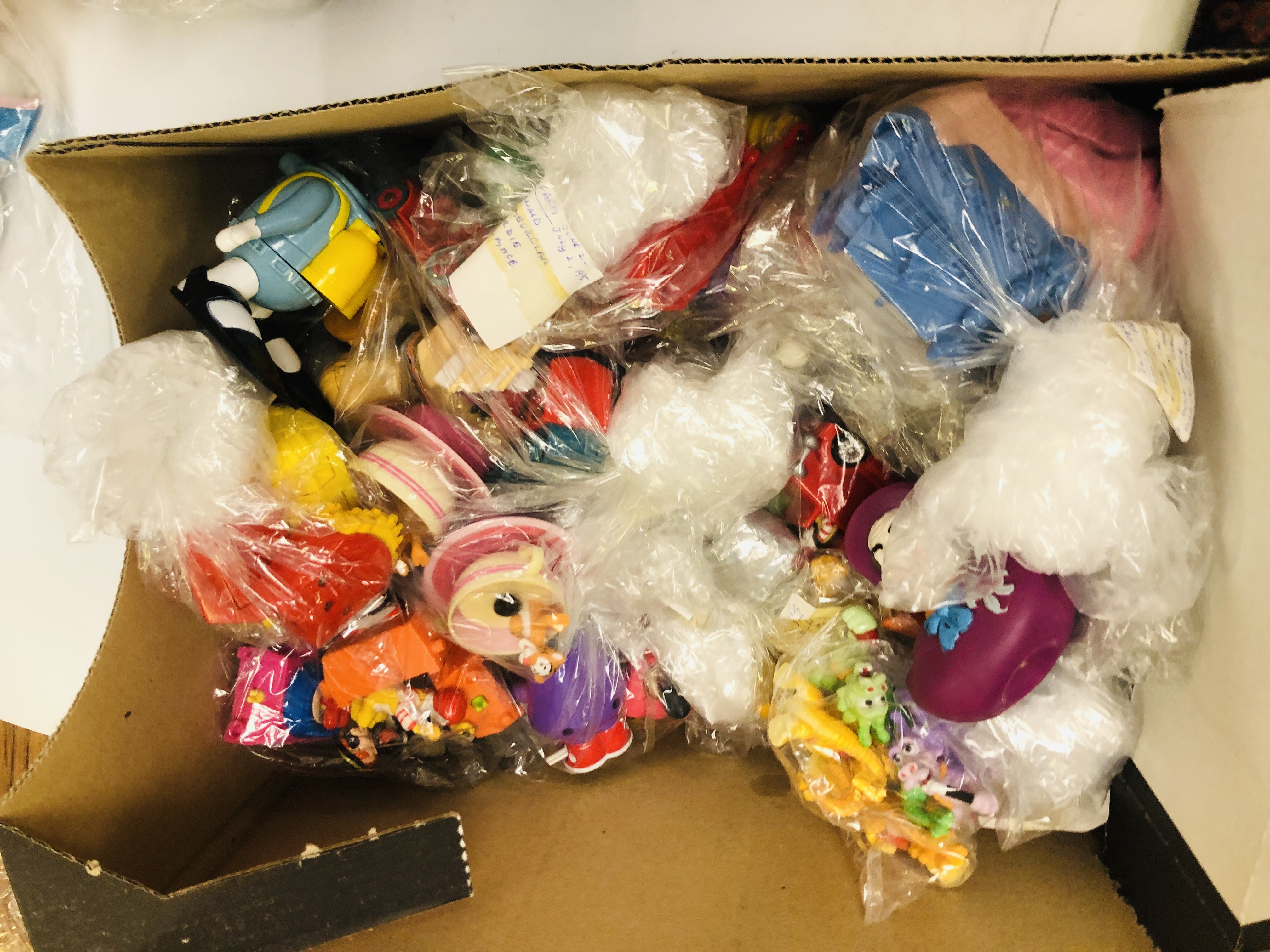 A BOX OF VINTAGE SOFT TOYS TO INCLUDE THE SIMPSONS, MC SNOWMAN, TROLL, ETC. - Image 7 of 7