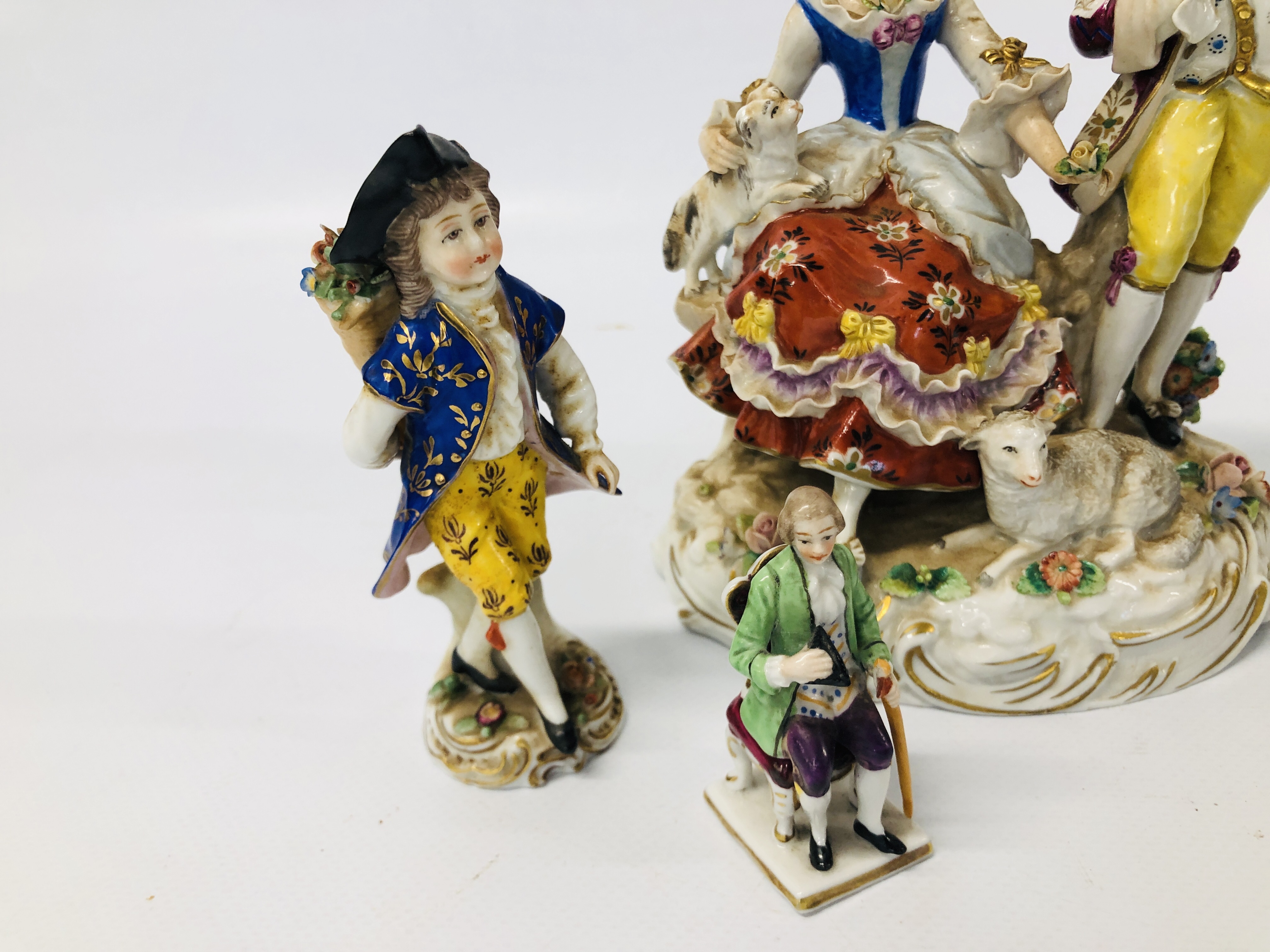 A GROUP OF CONTINENTAL HARDPASTE FIGURES INCLUDING A SITZENDORF GROUP OF A STANDING GENTLEMAN AND A - Image 3 of 11