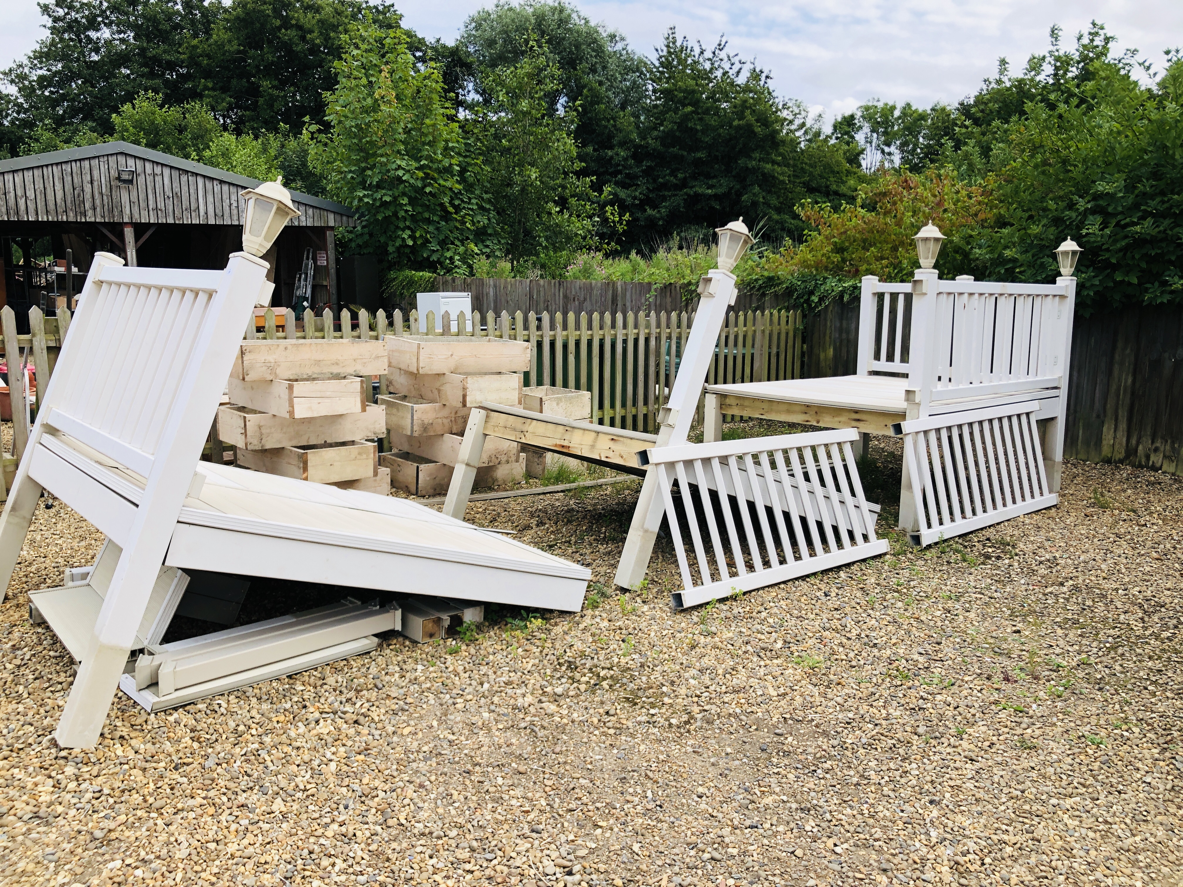 A UPVC STATIC CARAVAN DECKING/VERANDA COMPLETE WITH STEPS 6.1M X 1.