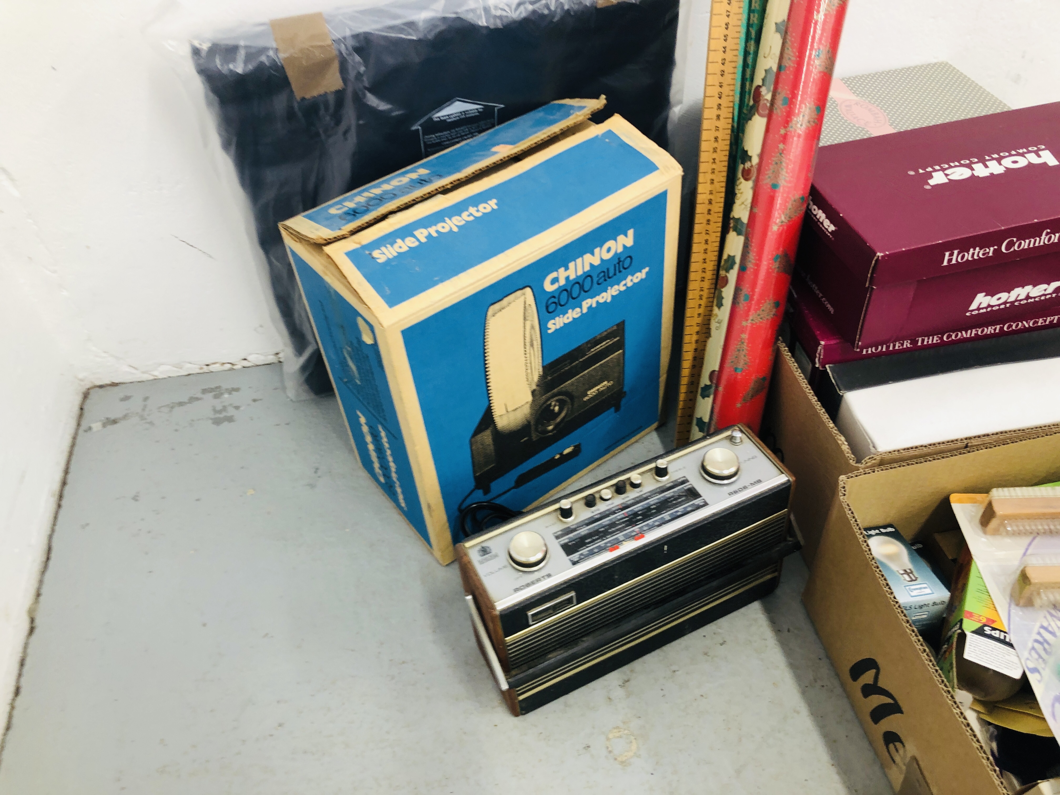 14 BOXES OF MIXED HOUSEHOLD SUNDRIES TO INCLUDE SHARP BOOM BOX AUDIO EQUIPMENT, RECORDS, - Image 8 of 22