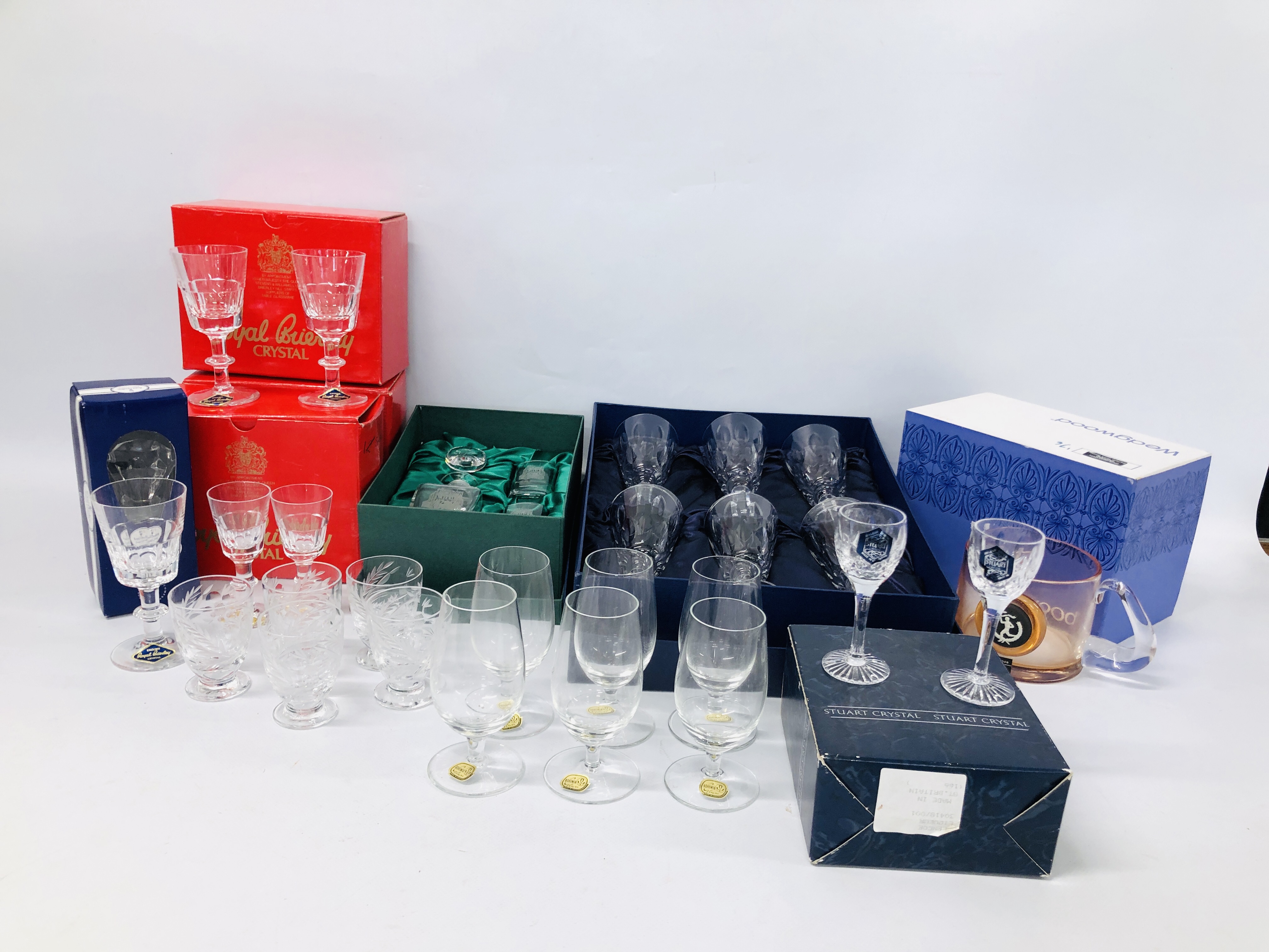 COLLECTION OF BRANDED BOXED VINTAGE GLASSWARE TO INCLUDE WEDGWOOD AND ROYAL DOULTON