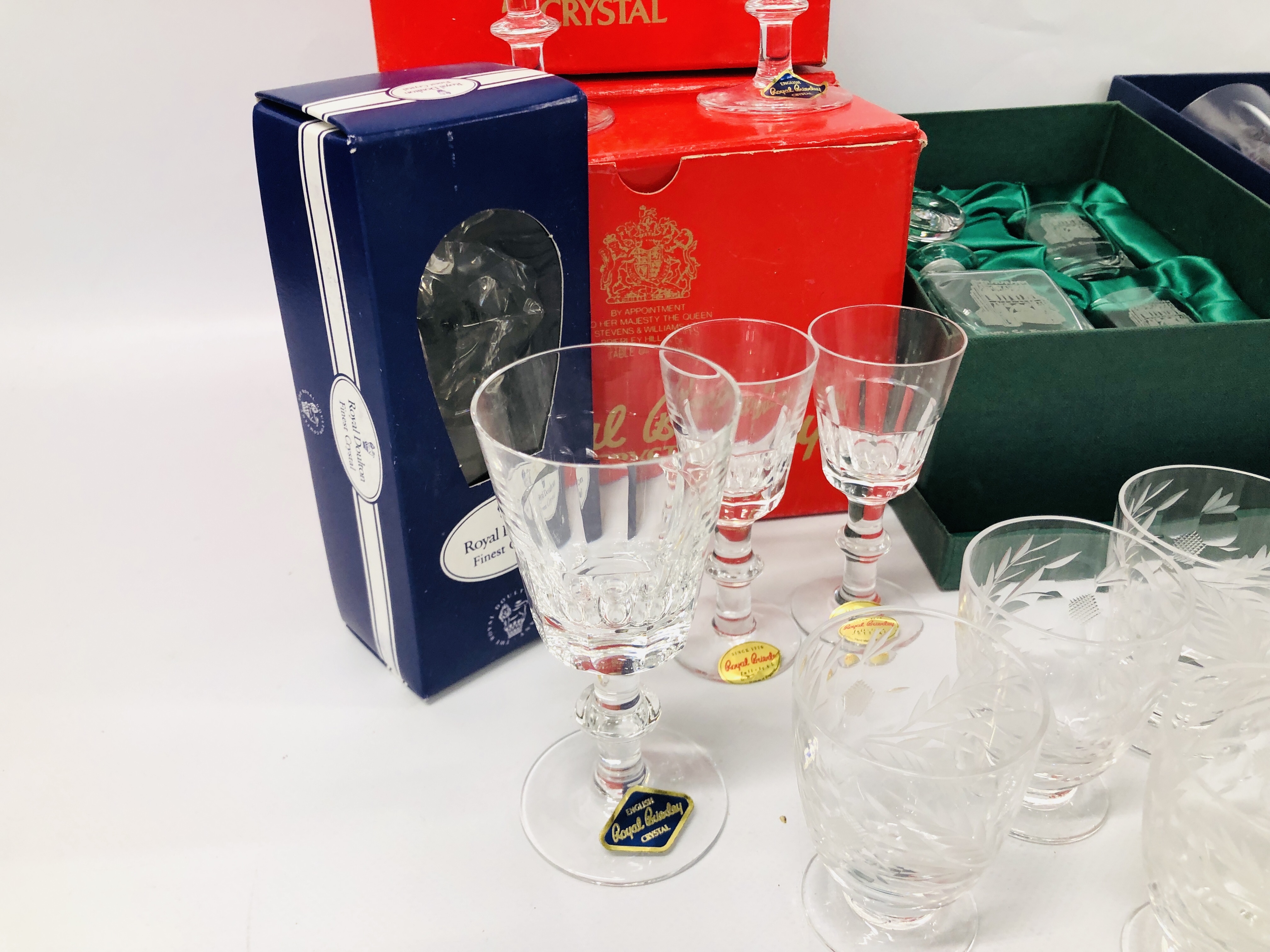 COLLECTION OF BRANDED BOXED VINTAGE GLASSWARE TO INCLUDE WEDGWOOD AND ROYAL DOULTON - Image 7 of 10