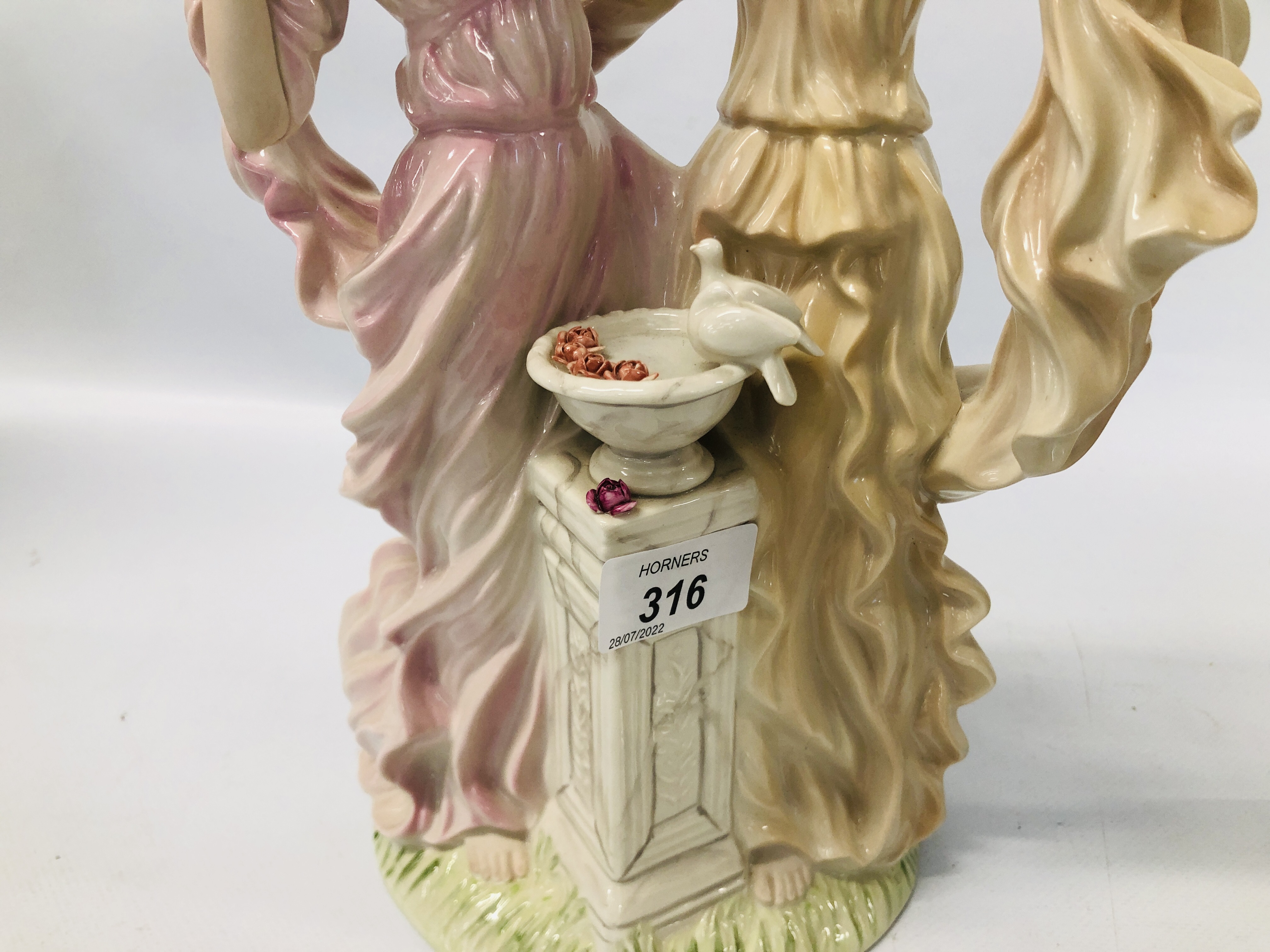 TWO CLASSICAL WEDGWOOD FIGURES TO INCLUDE THE CLASSICAL COLLECTION PEACE AND FRIENDSHIP 339/3000 + - Image 3 of 9