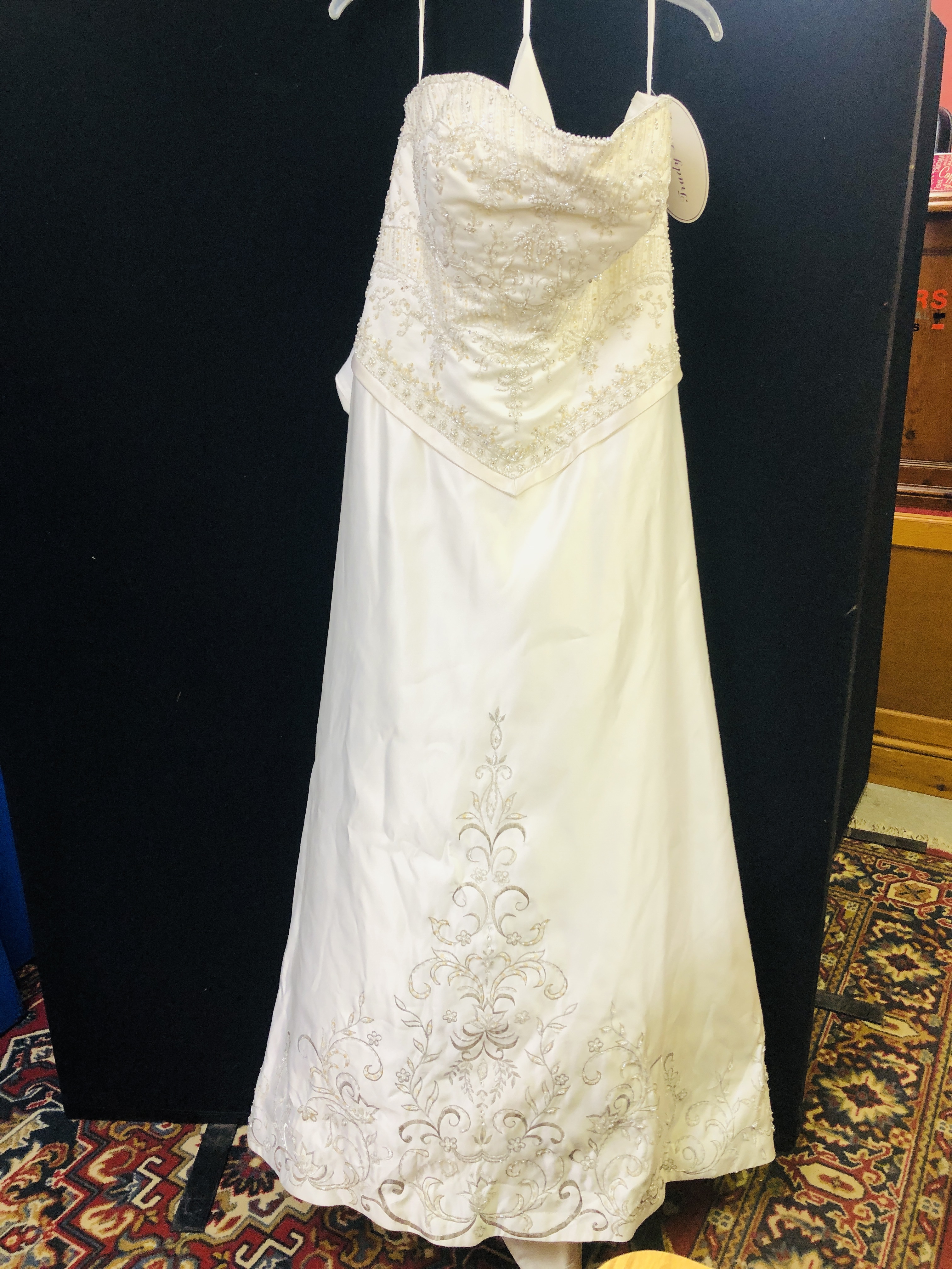 DESIGNER WEDDING DRESS MARKED "TRUDY LEE" SIZE 26.