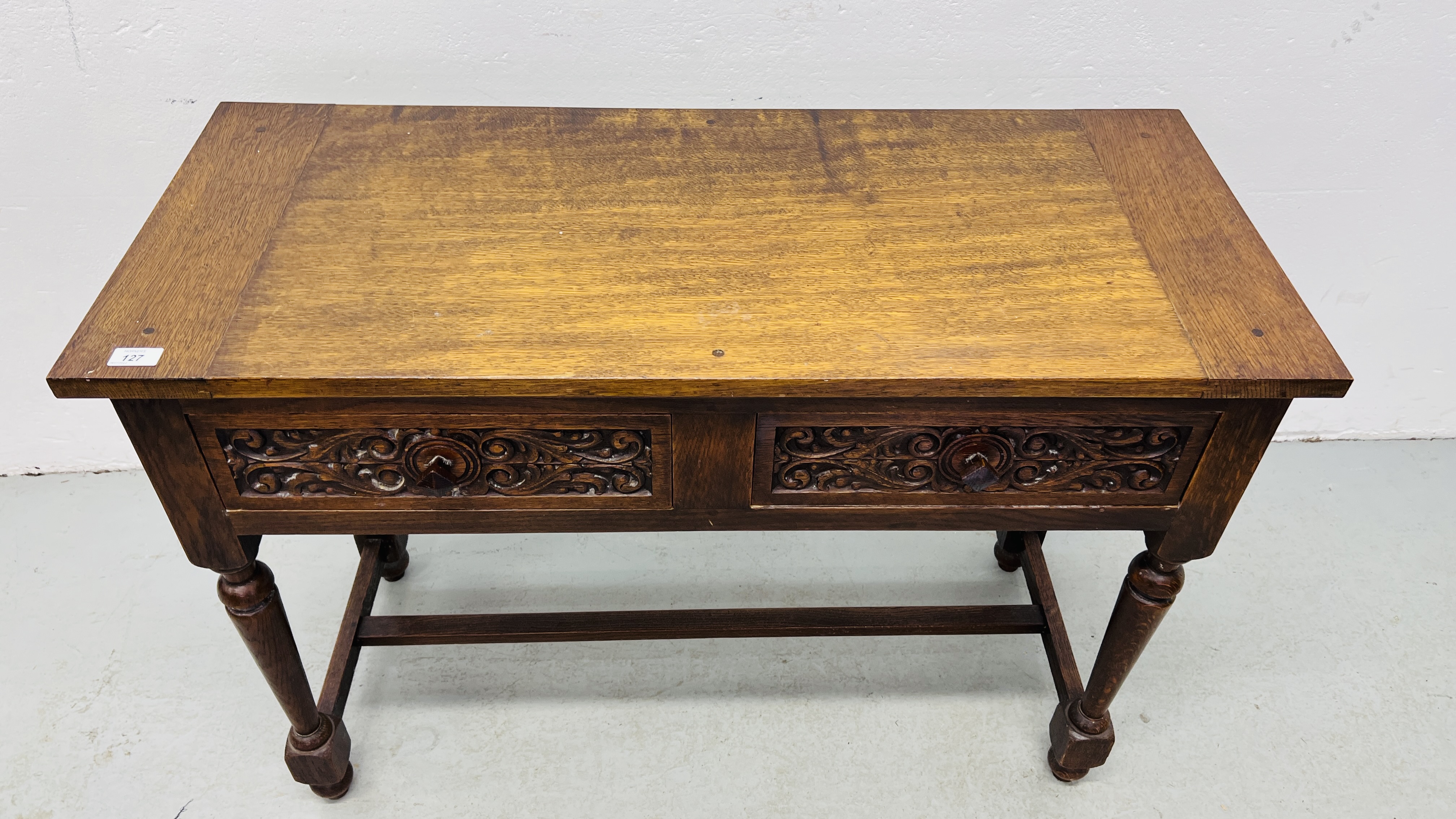 A REPRODUCTION SOLID OAK TWO DRAWER SIDE TABLE WITH CARVED DRAWER FRONTS W 107CM, D 46CM, H 77CM. - Image 2 of 9
