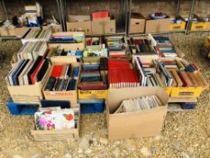 16 X BOXES OF ASSORTED BOOKS TO INCLUDE ANTIQUE, NOVELS AND ANNUALS, ETC.