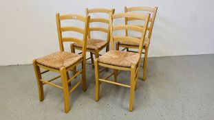 A SET OF FOUR BEECHWOOD FRAMED KITCHEN DINING CHAIRS WITH RUSH SEATS + LIGHT OAK MAGAZINE RACK.