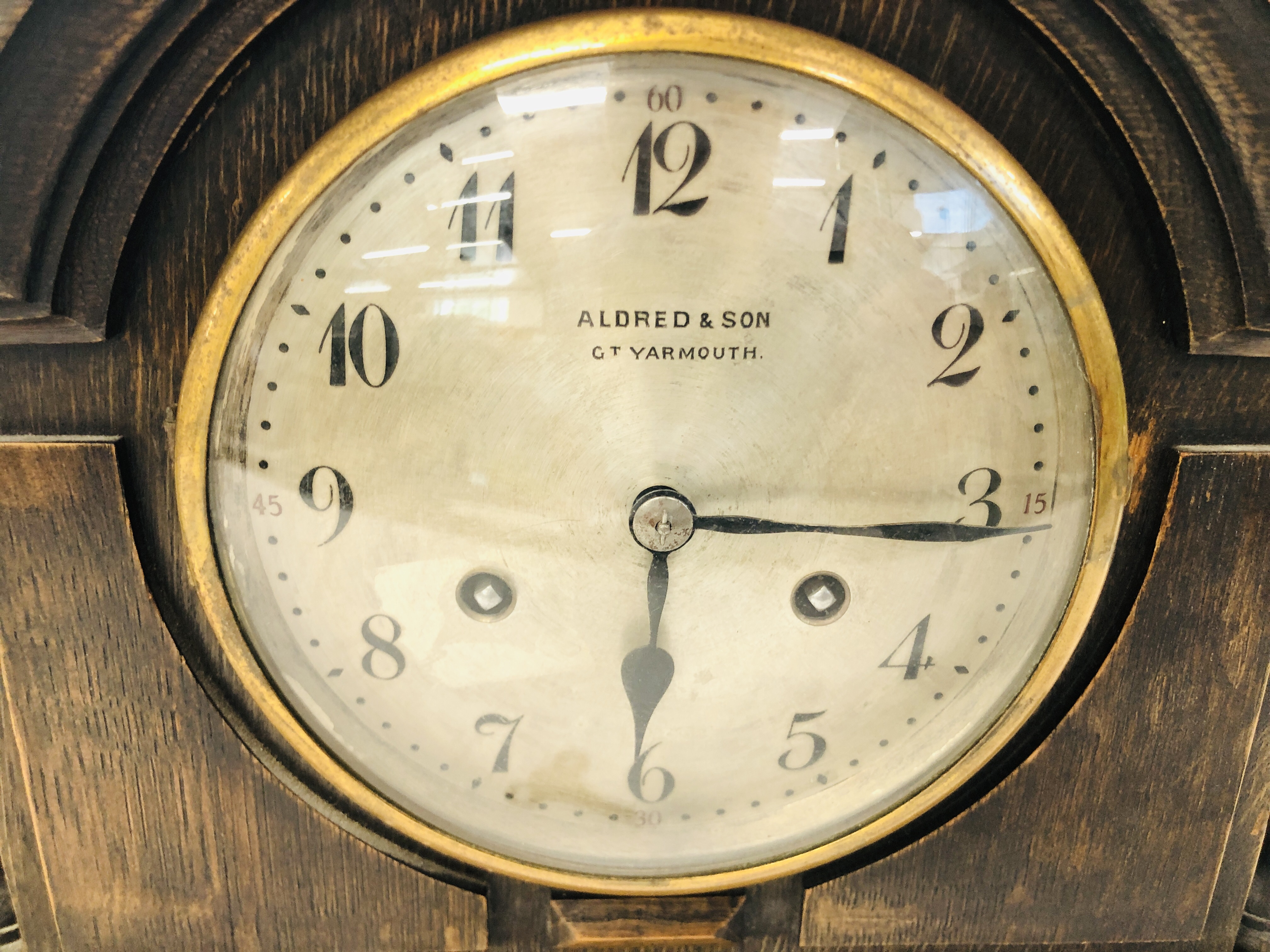 VINTAGE ALDRED & SON GREAT YARMOUTH OAK CASED MANTEL CLOCK ALONG WITH ONE OTHER. - Image 3 of 8