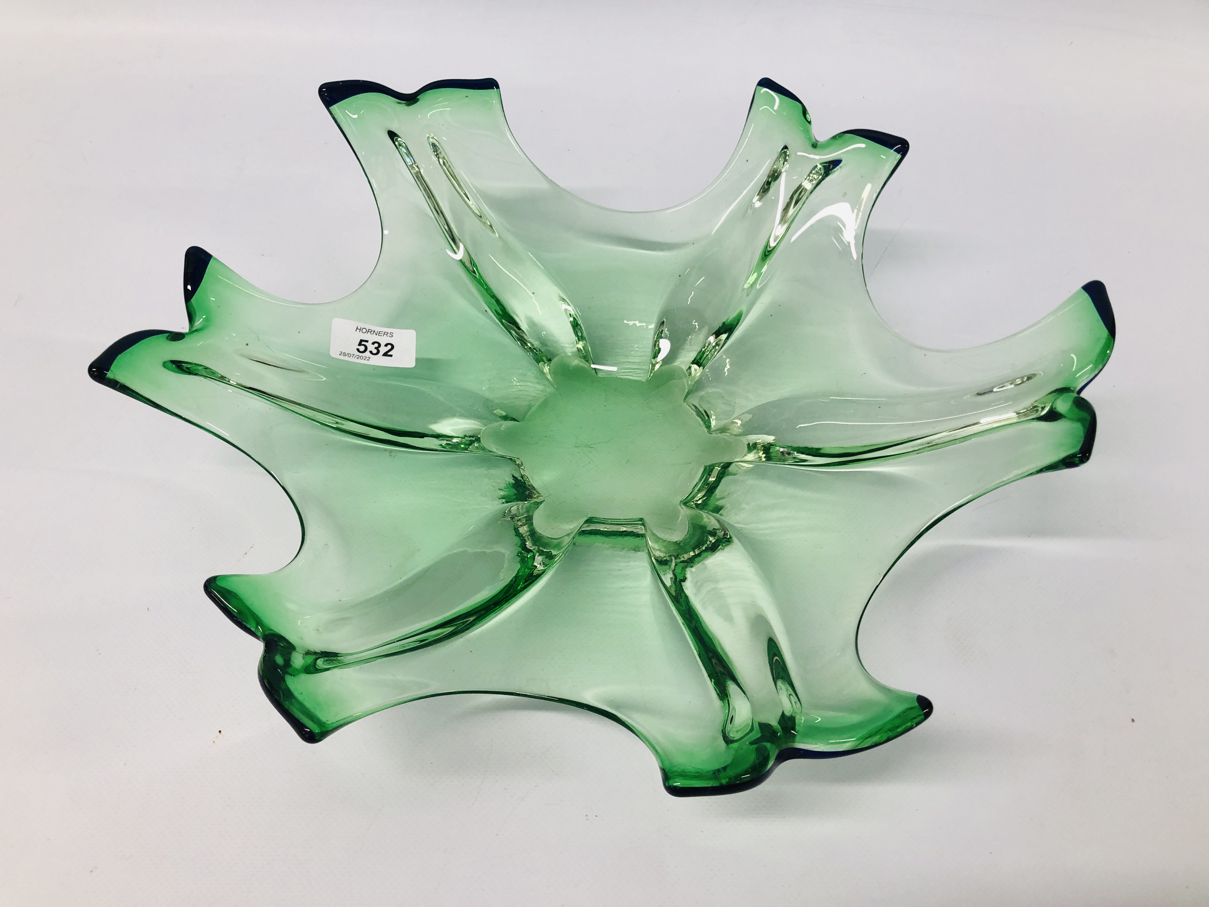 AN IMPRESSIVE GREEN GLASS CENTRE PIECE BOWL - Image 2 of 3