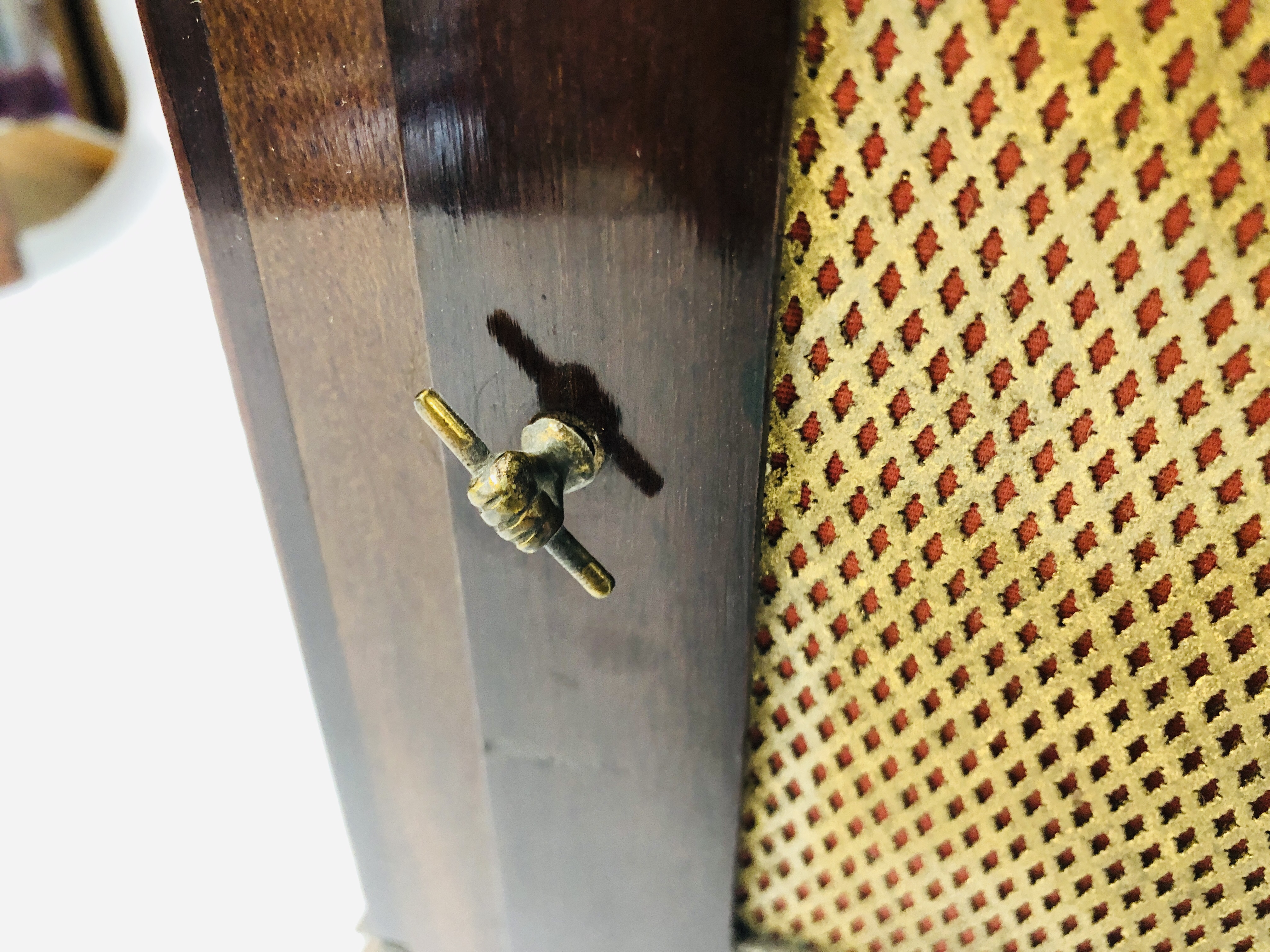 A GOOD QUALITY MAHOGANY CASED EDWARDIAN MANTEL CLOCK WITH INLAID DETAIL, - Image 5 of 10