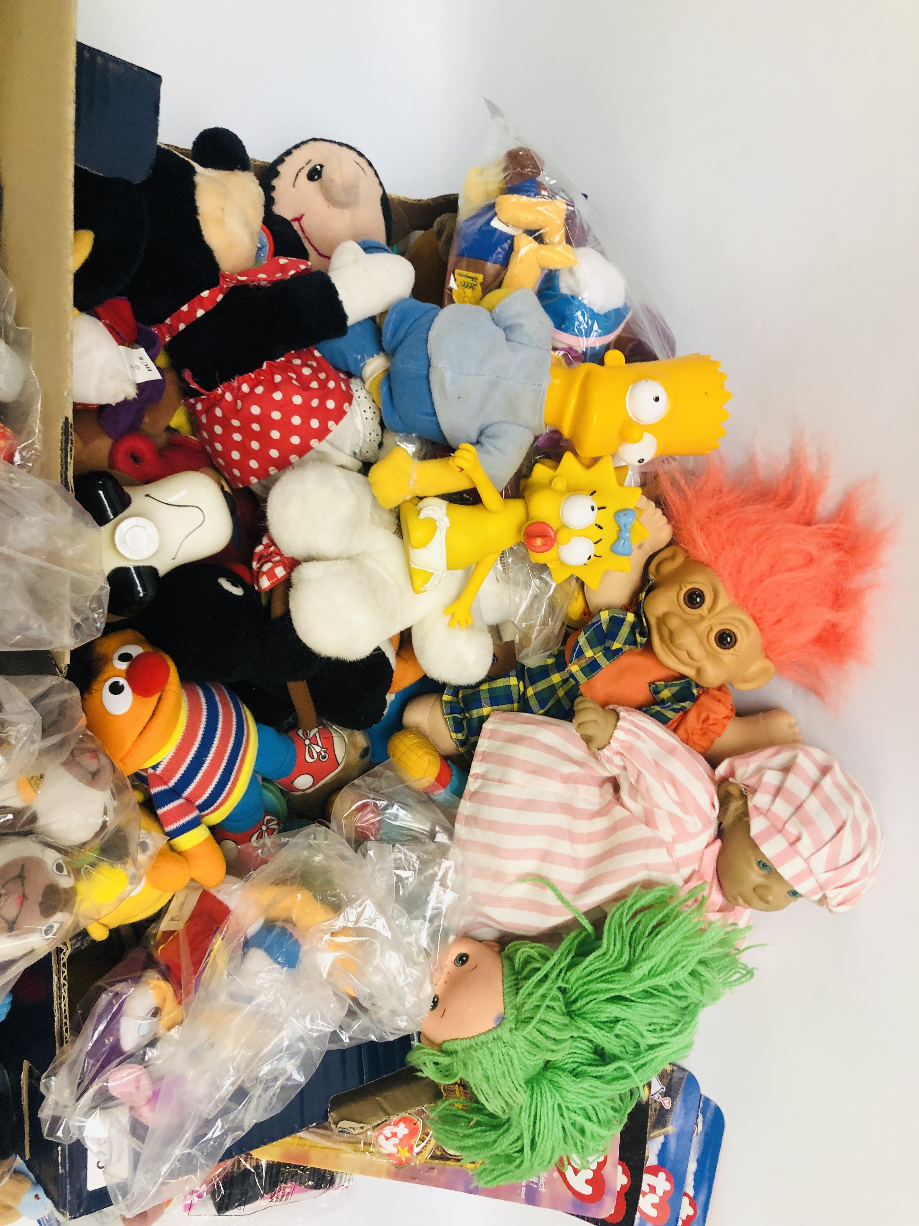 A BOX OF VINTAGE SOFT TOYS TO INCLUDE THE SIMPSONS, MC SNOWMAN, TROLL, ETC. - Image 2 of 7