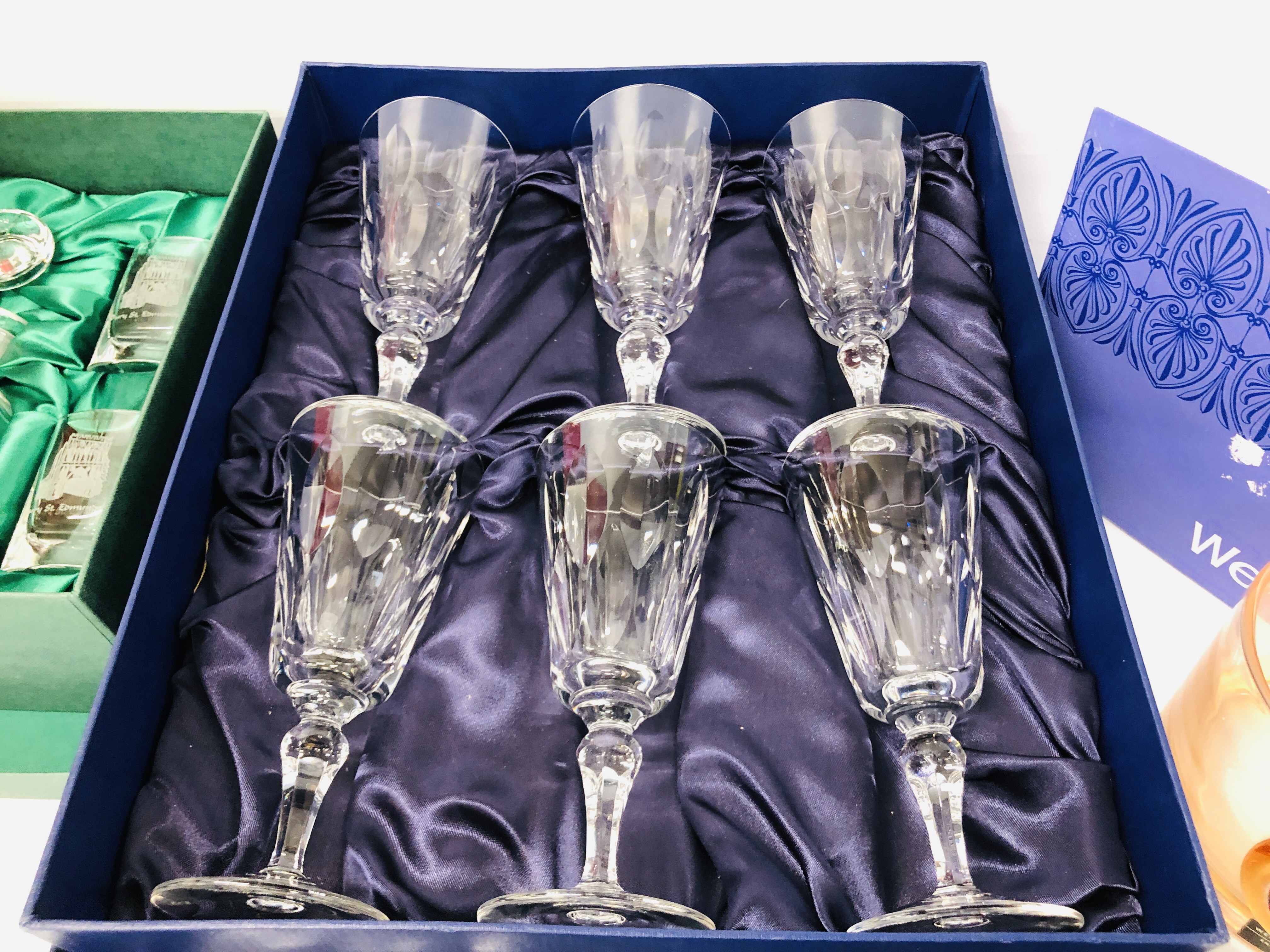 COLLECTION OF BRANDED BOXED VINTAGE GLASSWARE TO INCLUDE WEDGWOOD AND ROYAL DOULTON - Image 4 of 10