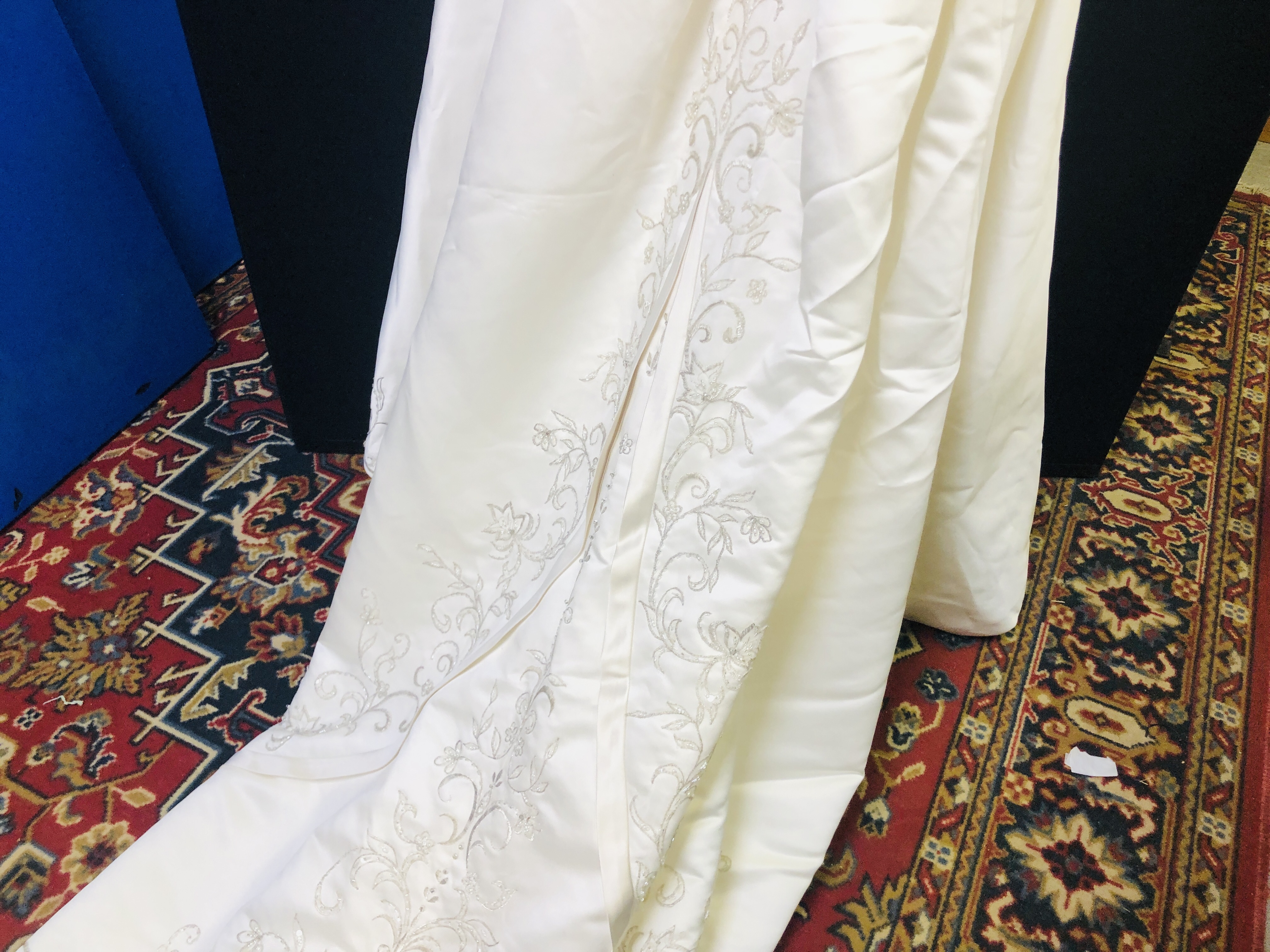 DESIGNER WEDDING DRESS MARKED "TRUDY LEE" SIZE 26. - Image 8 of 9