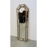 A GOOD QUALITY GOTHIC STYLE WALL MIRROR WITH MOSAIC MIRRORED SECTIONS AND GILT DETAILING