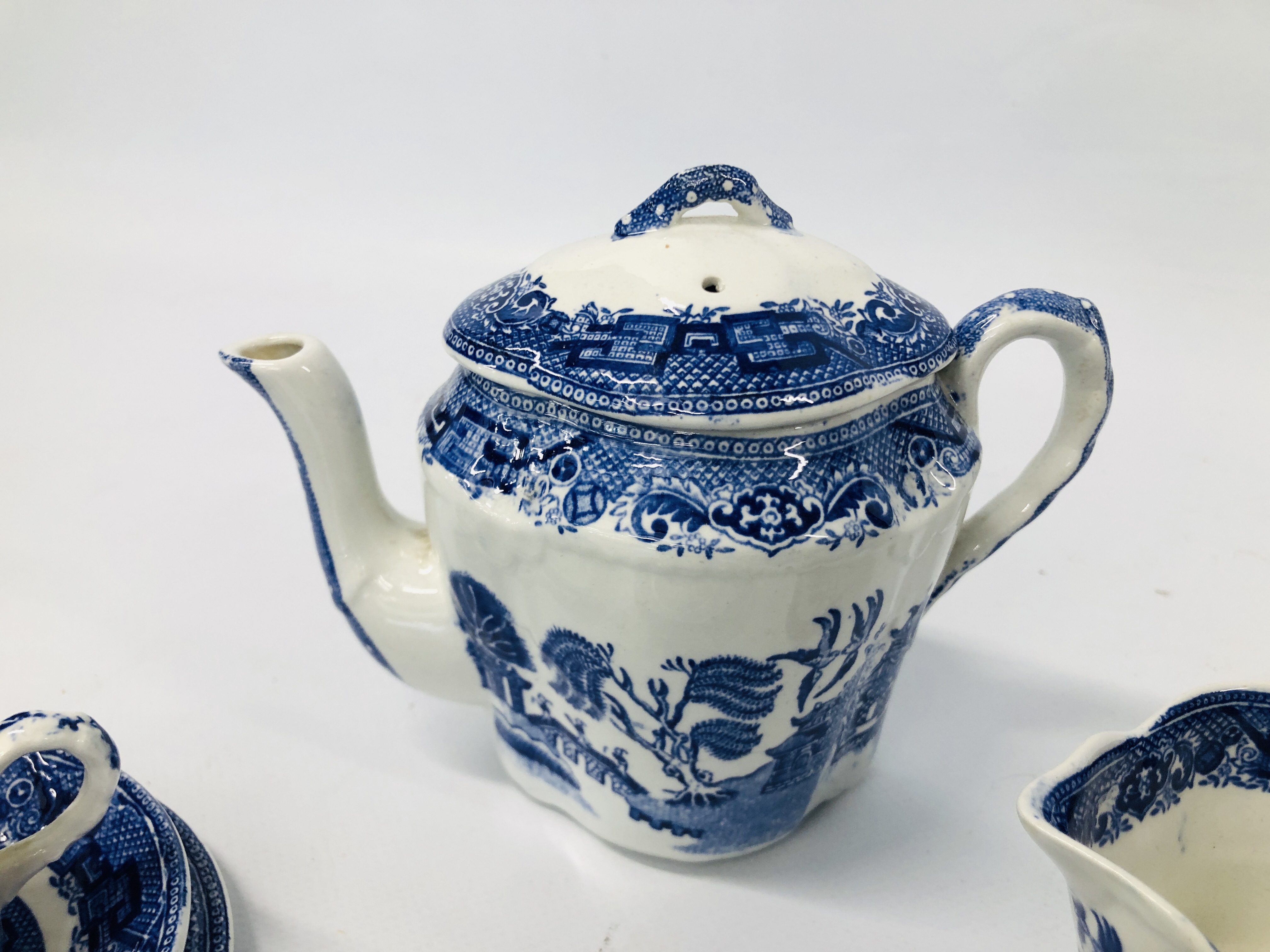 VINTAGE MINATURE 15 PIECE BLUE AND WHITE WILLOW PATTERN TEA SET MARKED RIDGWAY 1832 SEMI CHINA. - Image 5 of 8