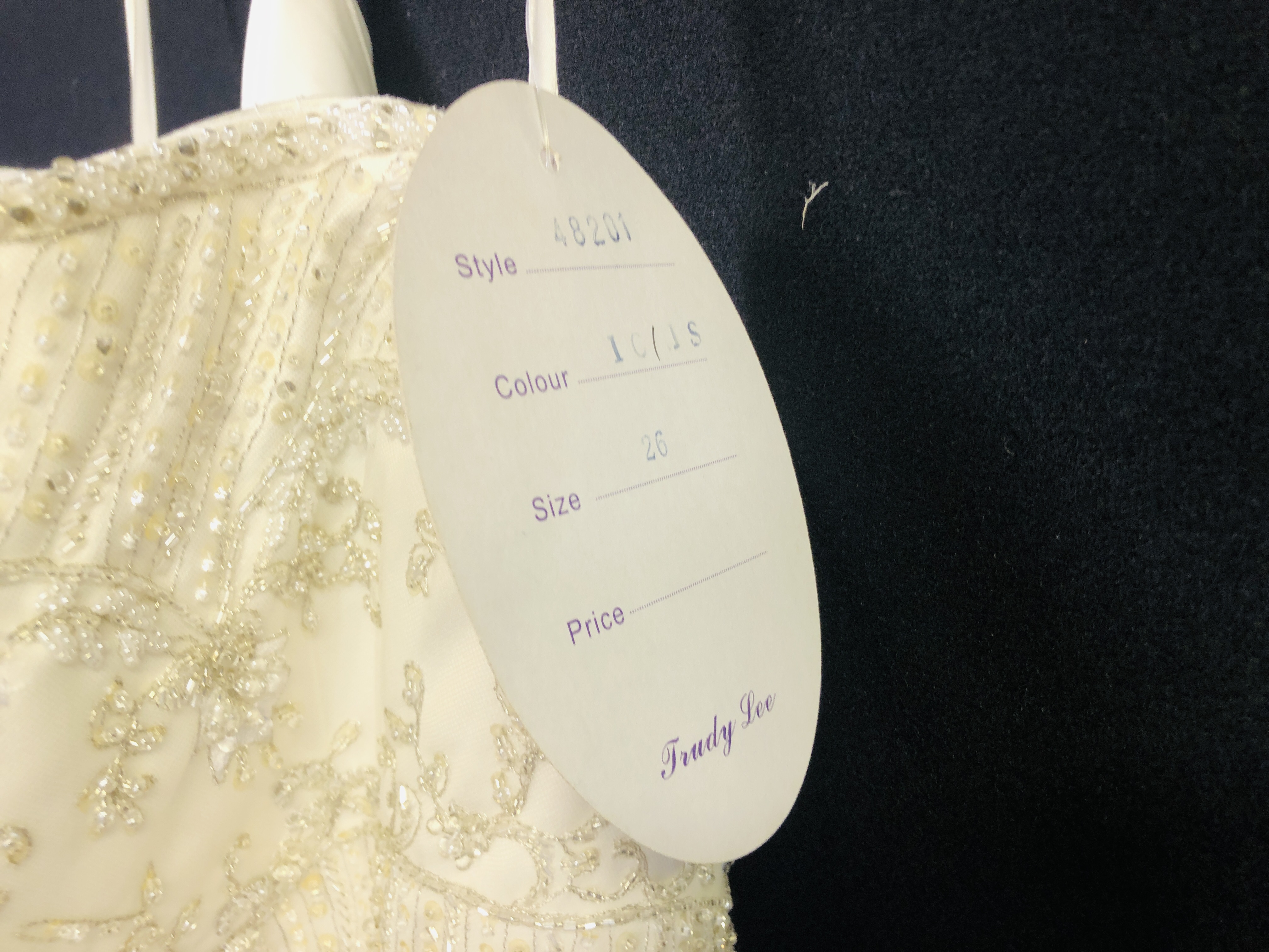 DESIGNER WEDDING DRESS MARKED "TRUDY LEE" SIZE 26. - Image 4 of 9