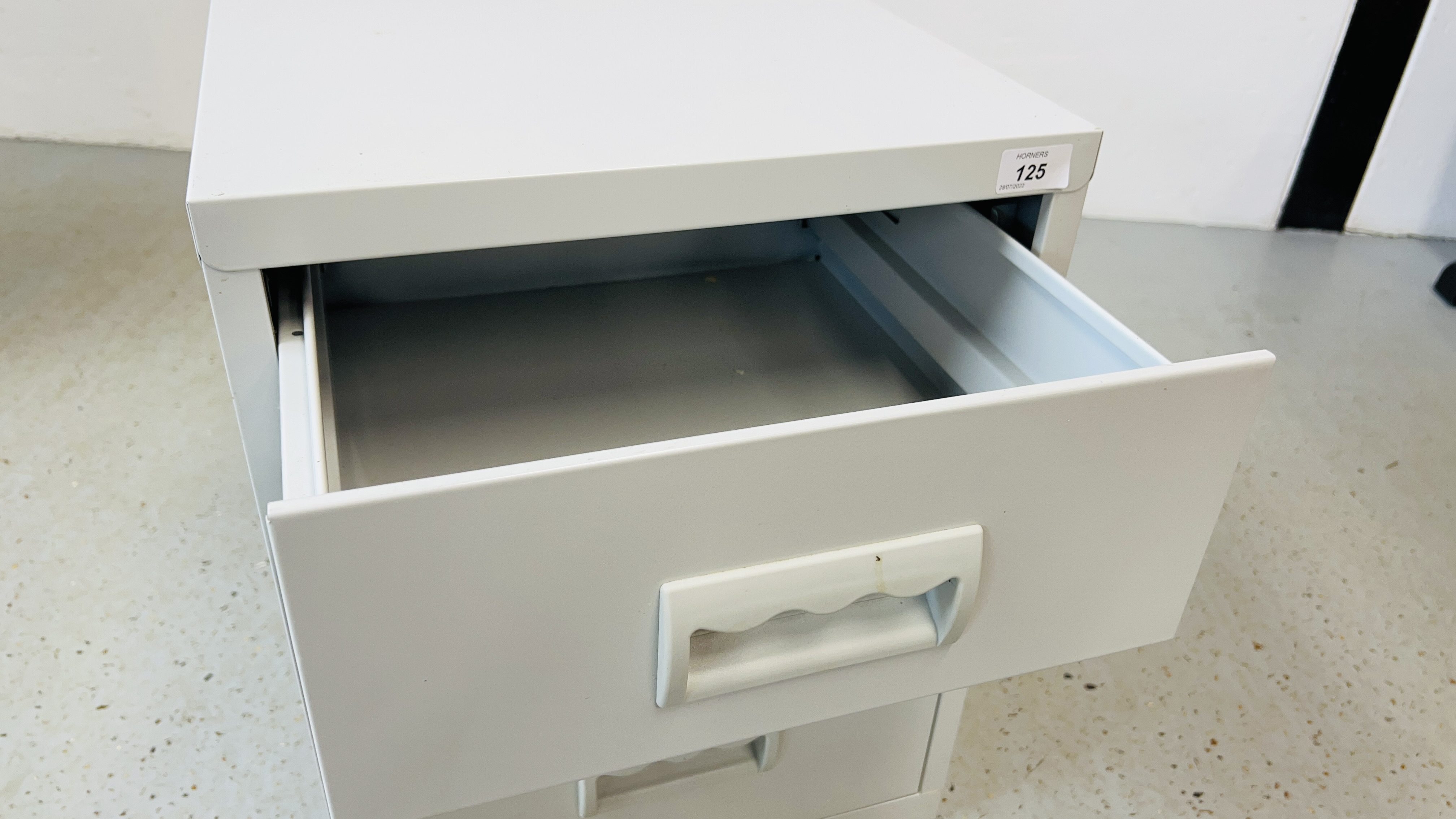 A MODERN METAL TWO DRAWER FILING CABINET W 40CM, D 40CM, H 51CM. - Image 4 of 4