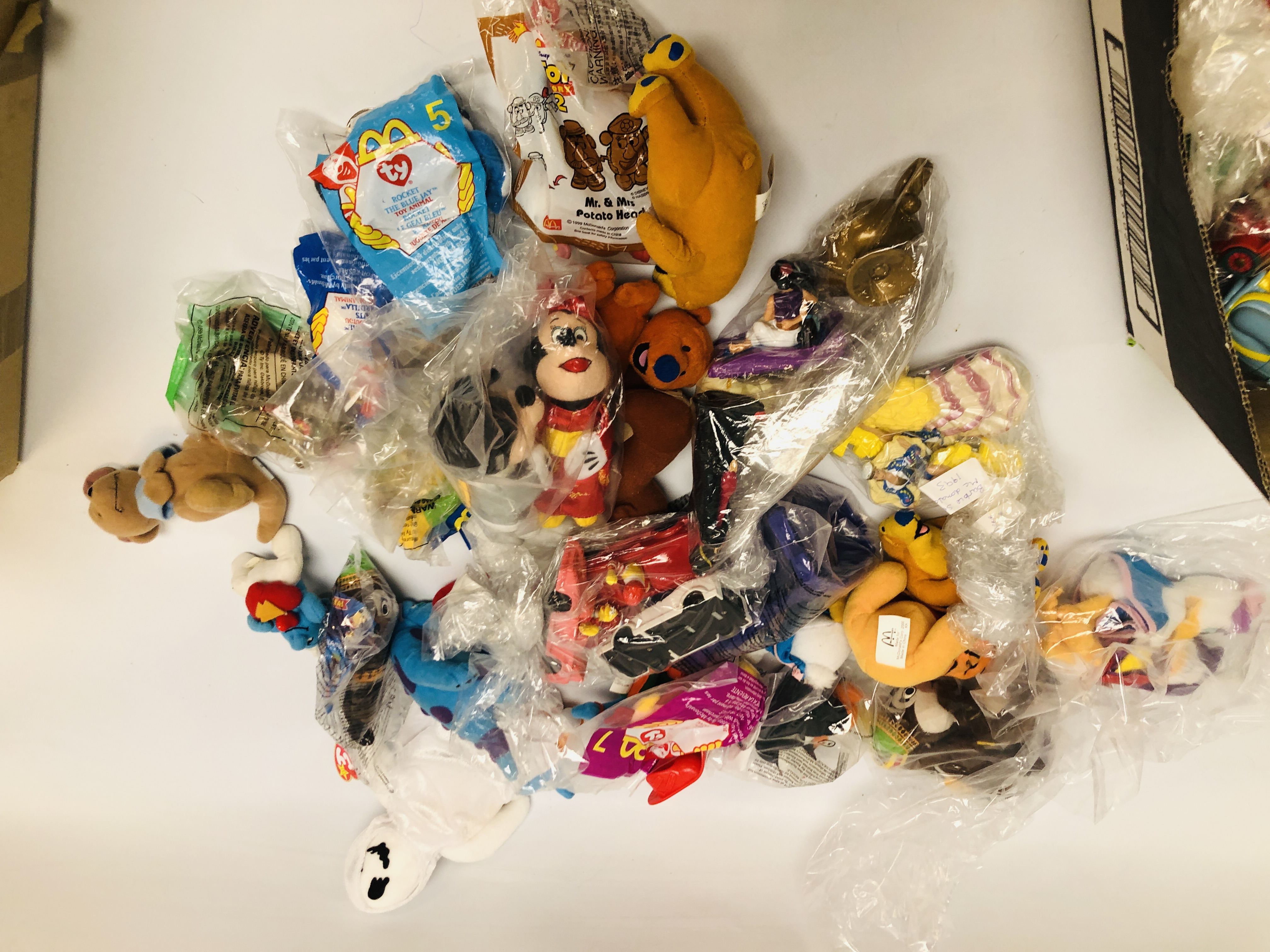 A BOX OF VINTAGE SOFT TOYS TO INCLUDE THE SIMPSONS, MC SNOWMAN, TROLL, ETC. - Image 6 of 7