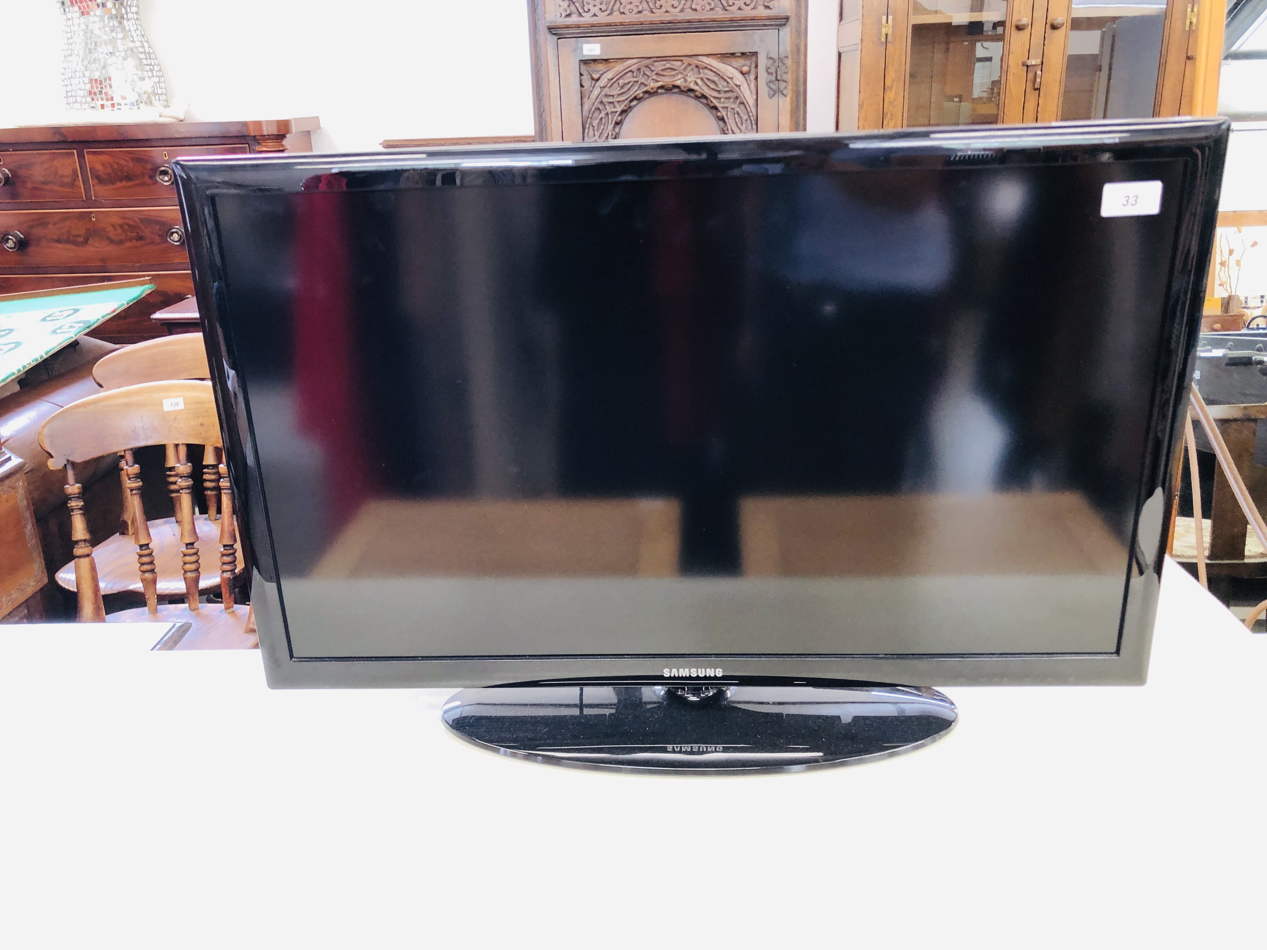 A SAMSUNG 32 INCH TELEVISION - SOLD AS SEEN.