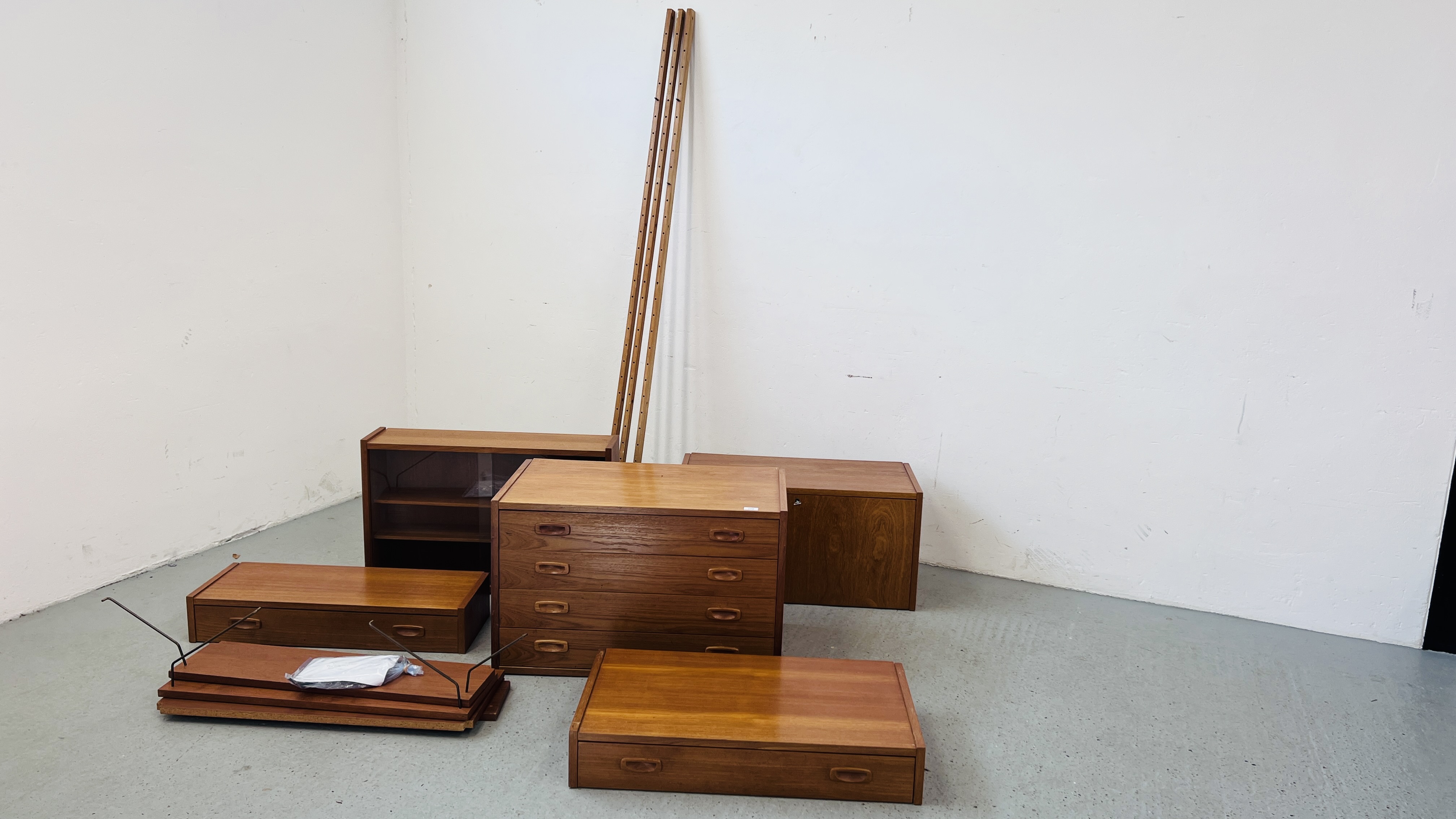 A MID CENTURY TEAK FINISH MODULAR LADDER RACK STORAGE SYSTEM IN THE STYLE OF POUL CADOVIUS. - Image 2 of 7