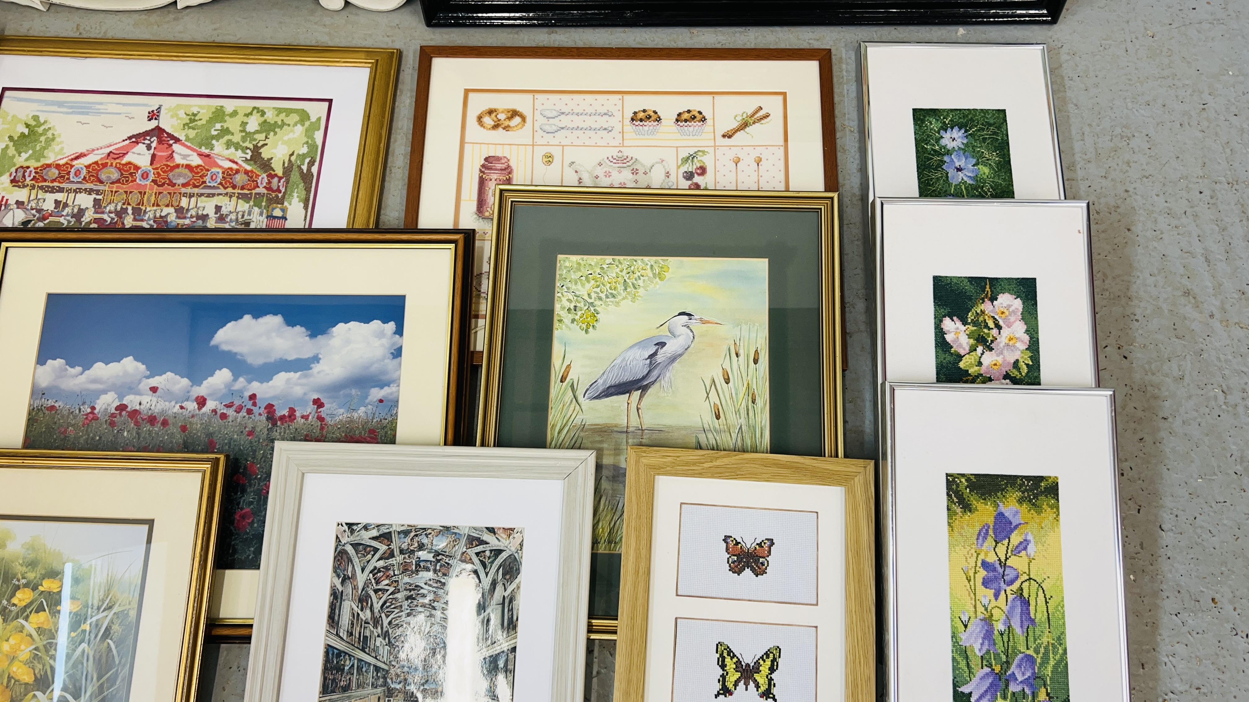 COLLECTION OF ASSORTED FRAMED PICTURES AND PRINTS TO INCLUDE ORIGINAL ART WORK, - Image 3 of 8