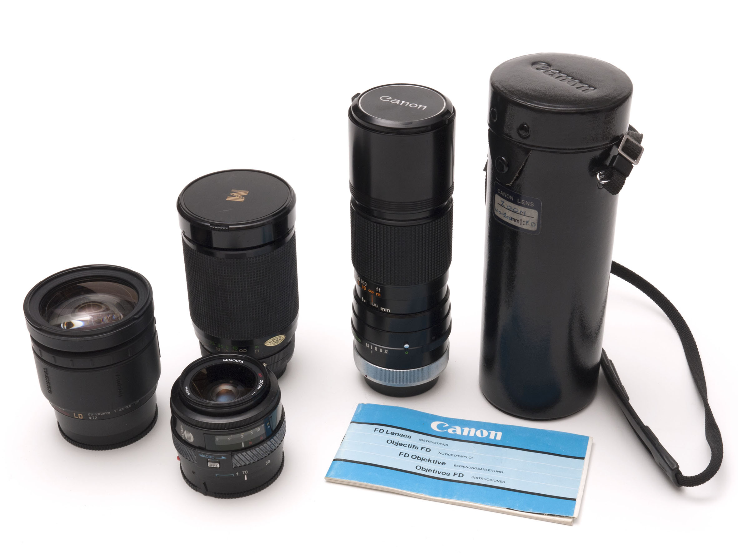 COLLECTION OF FOUR CAMERA LENSES TO INCLUDE CANON 100-200MM FD LENS, MINOLTA 35-70MM LENS,