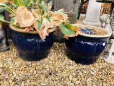 A PAIR OF LARGE BLUE GLAZED GARDEN PLANTERS DIA. 40CM. HEIGHT 30CM.