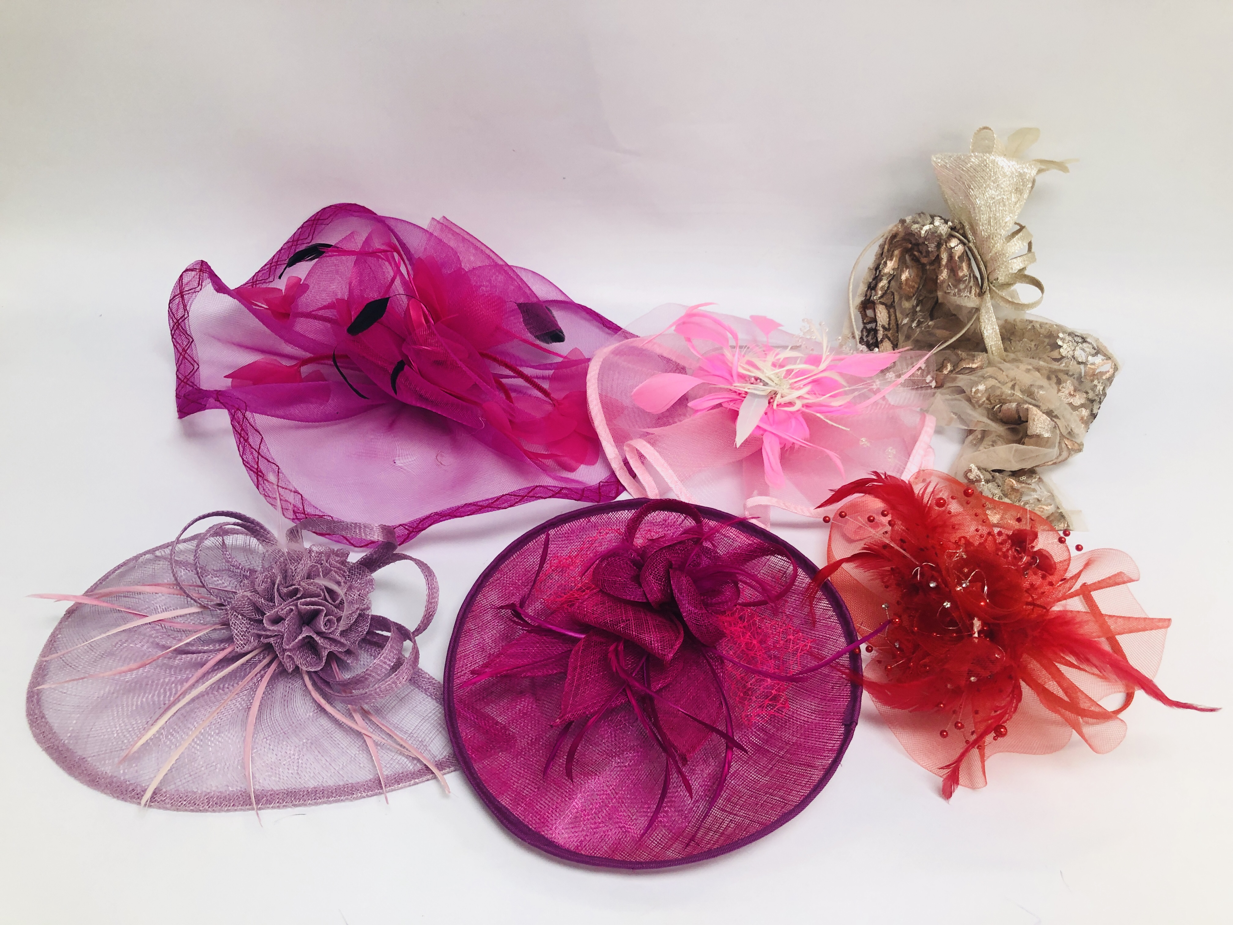 EXTENSIVE COLLECTION OF ASSORTED FASCINATORS, HEAD BANDS / PIECES TO INCLUDE DESIGNER BRANDED. - Image 4 of 7