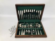 A SIX PIECE CANTEEN OF VINERS SHEFFIELD ENGLAND FLORAL PATTERNED STAINLESS STEEL CUTLERY + FIVE