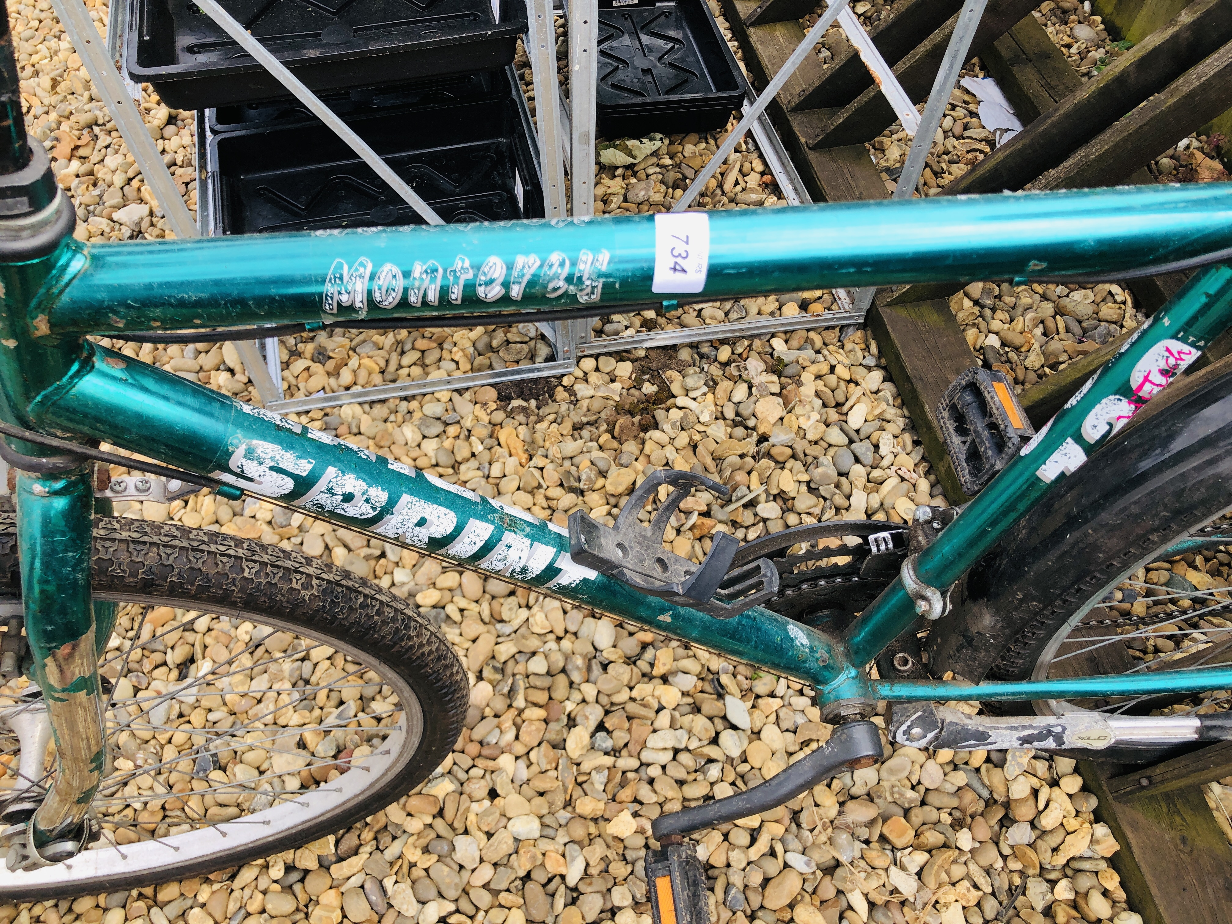 A GENTS GREEN SPRINT BICYCLE WITH CYCLE CARRIER - Image 6 of 6