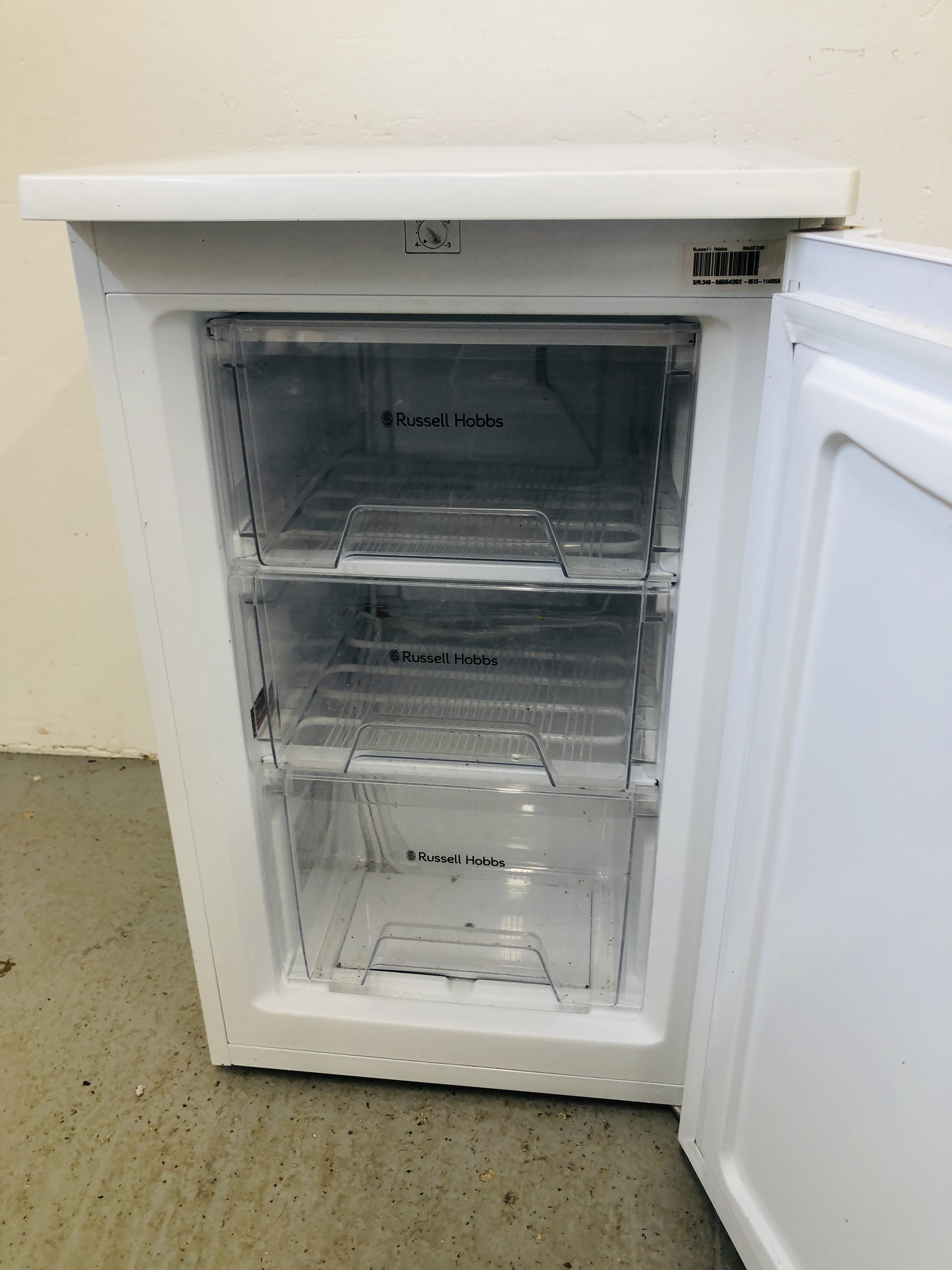 A RUSSELL HOBBS UNDERCOUNTER THREE DRAWER FREEZER - SOLD AS SEEN. - Image 4 of 5